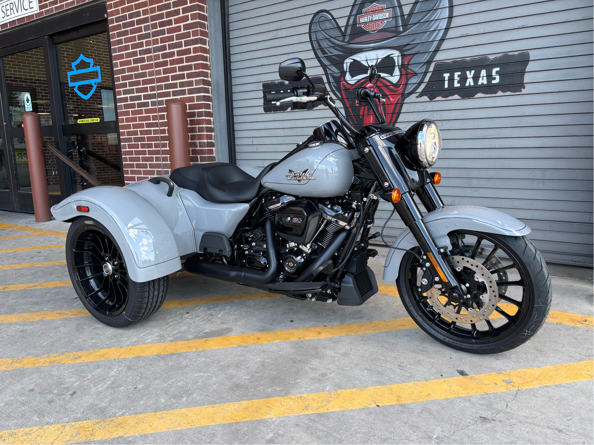 New 2024 Harley-Davidson Freewheeler® Billiard Gray | Motorcycles