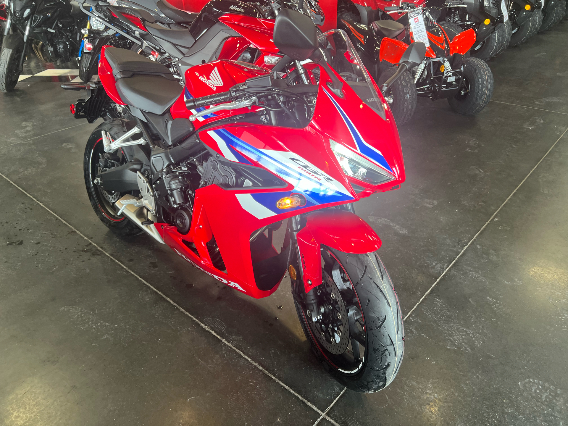 2024 Honda CBR650R ABS in Mentor, Ohio - Photo 2