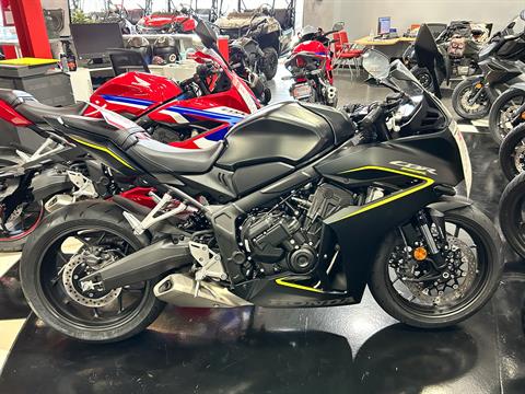 New 2026 Honda CBR650R E-Clutch Matte Black Metallic | Motorcycles