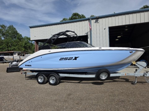 2026 Yamaha 252XE