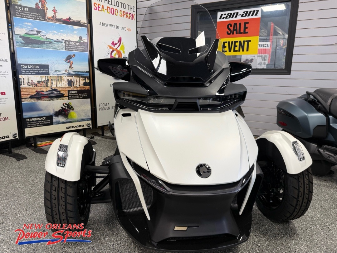 2026 Can-Am™ Spyder RT Sea-to-Sky 1