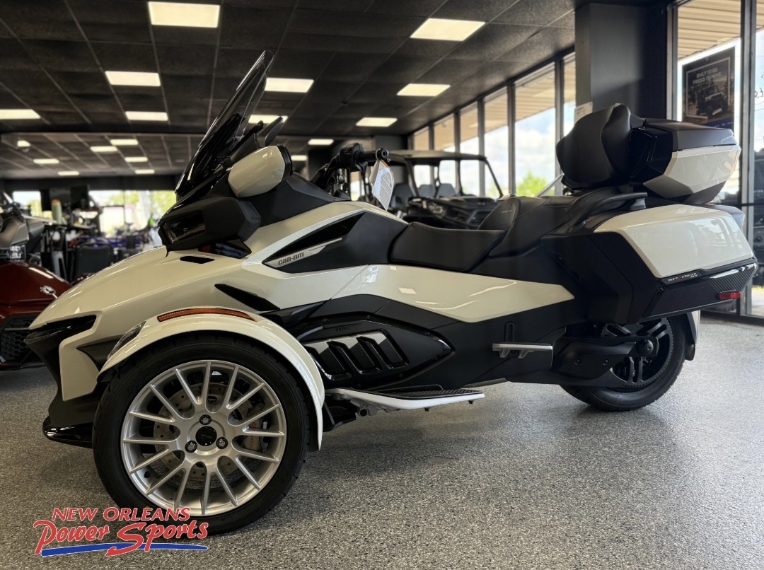2026 Can-Am™ Spyder RT Limited 1