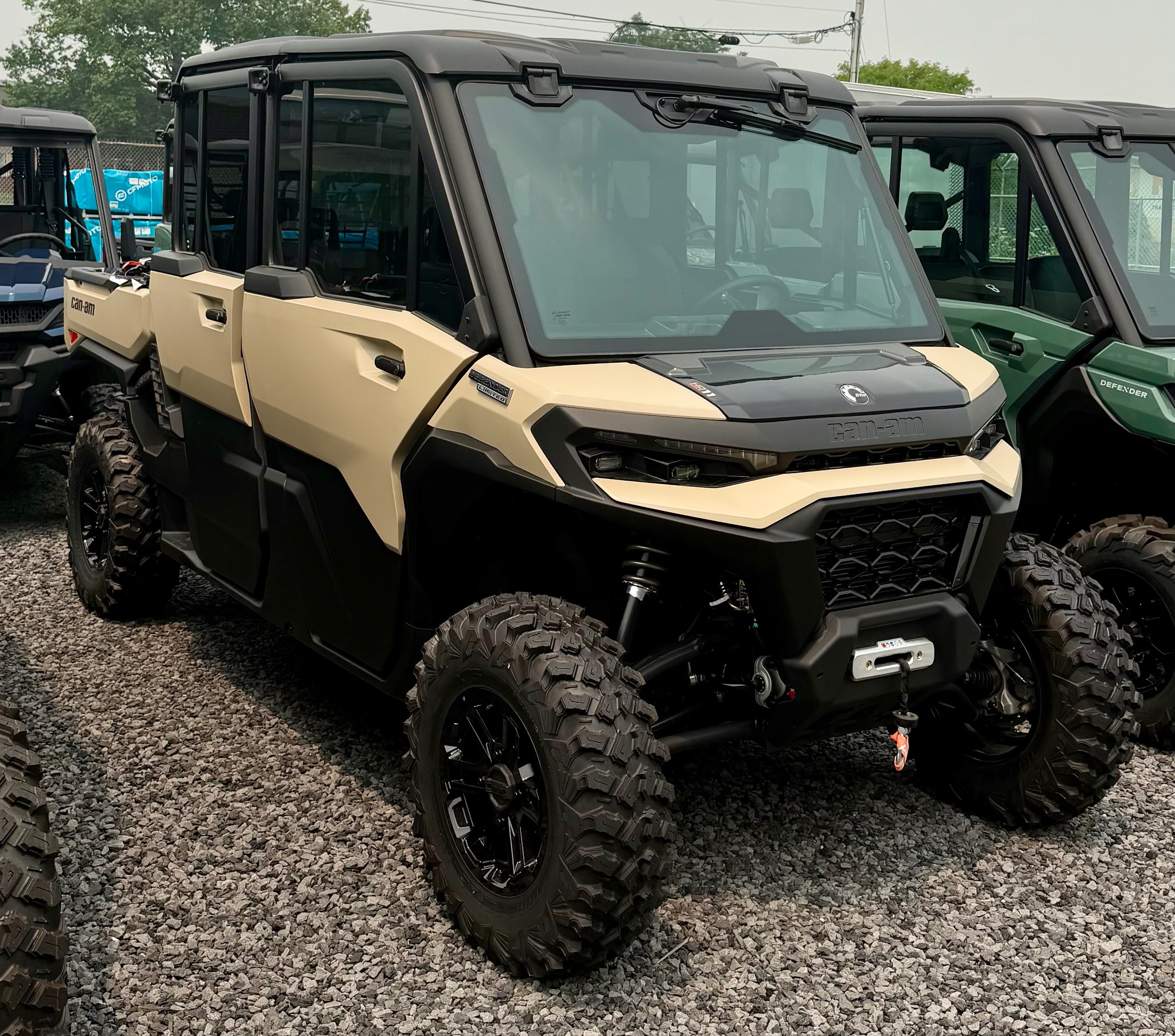 2026 Can-Am™ Defender MAX Limited HD11 1