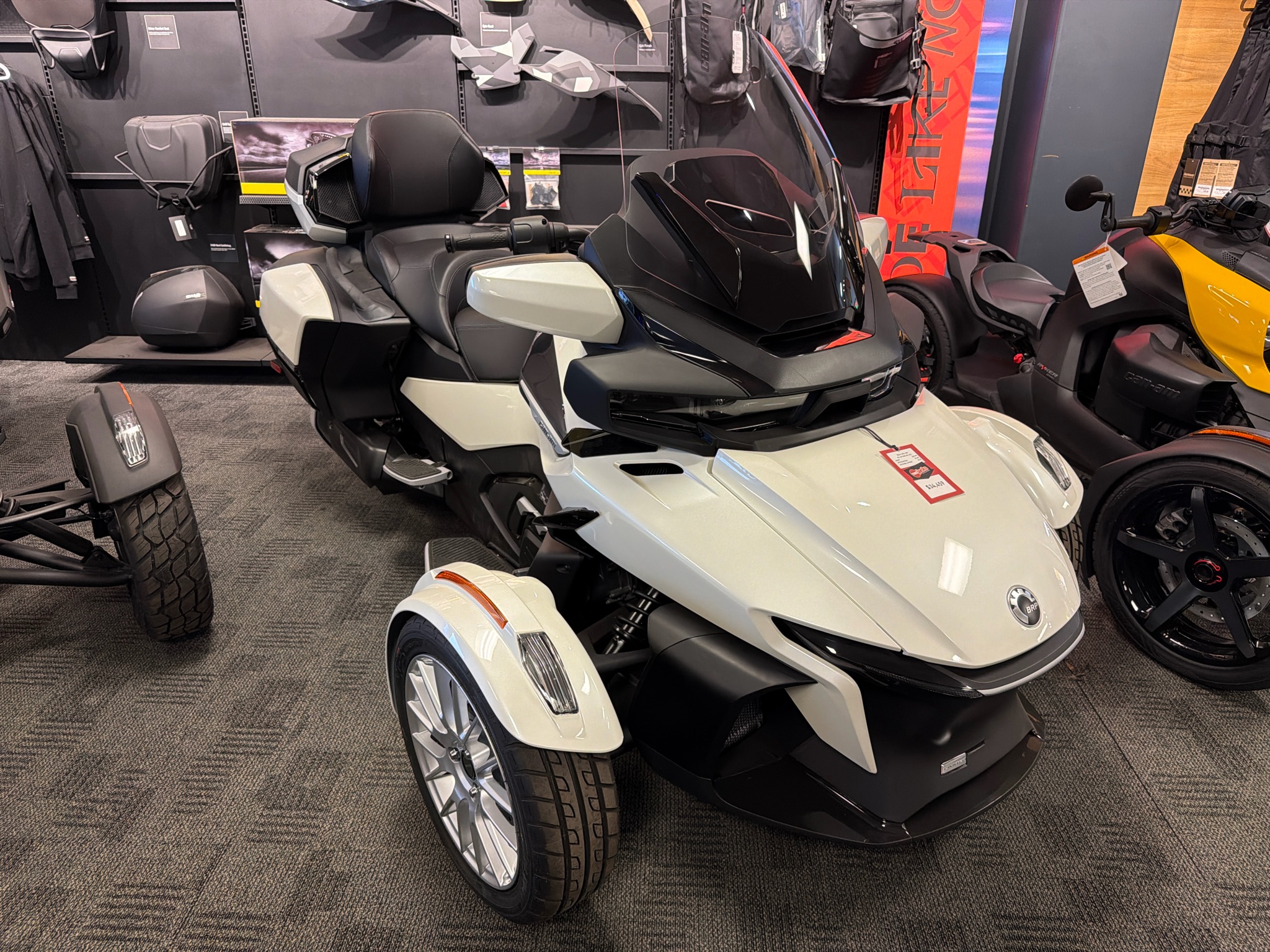 2026 Can-Am™ Spyder RT Limited 1
