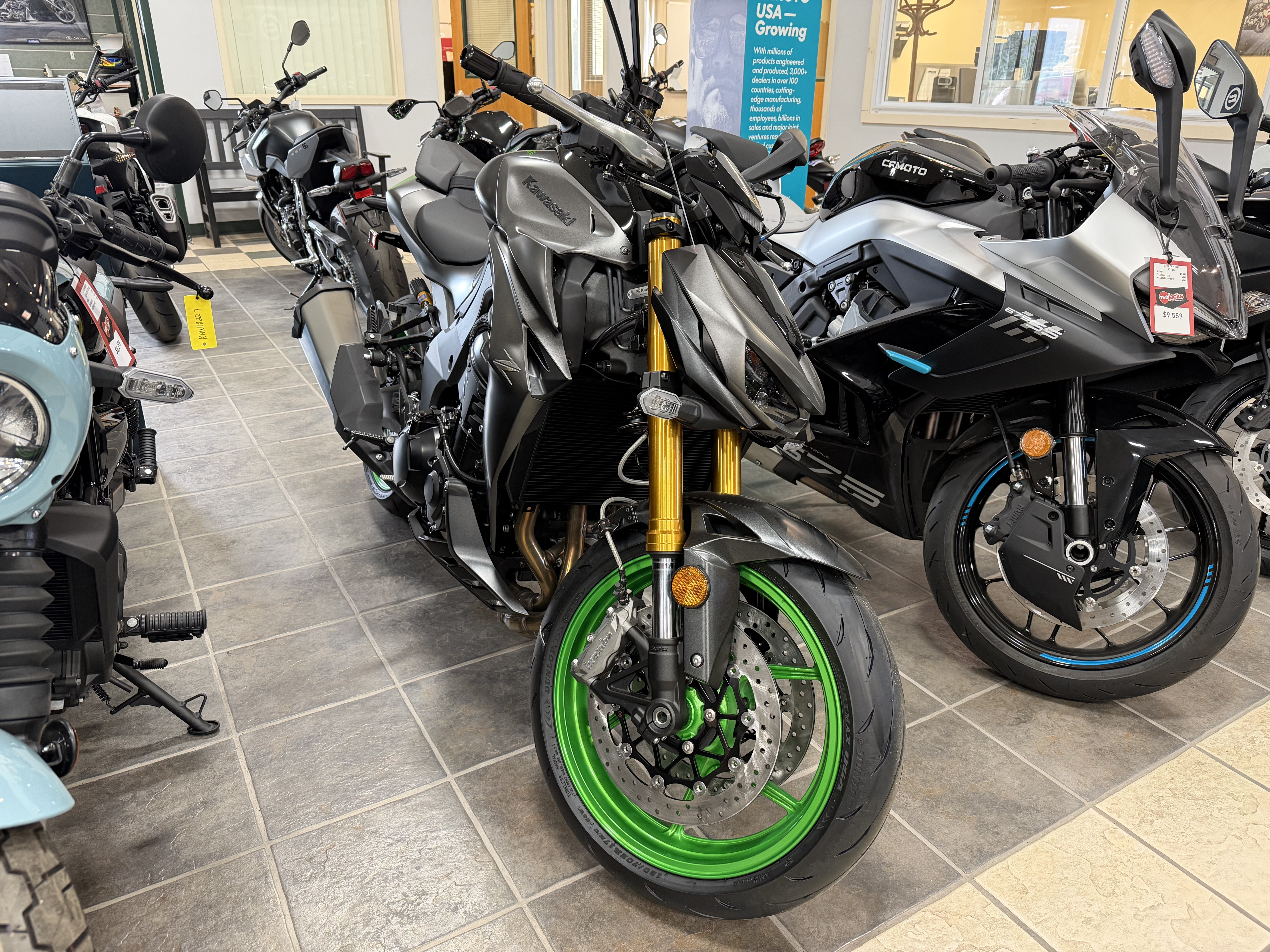 2026 Kawasaki Z1100 SE ABS 1
