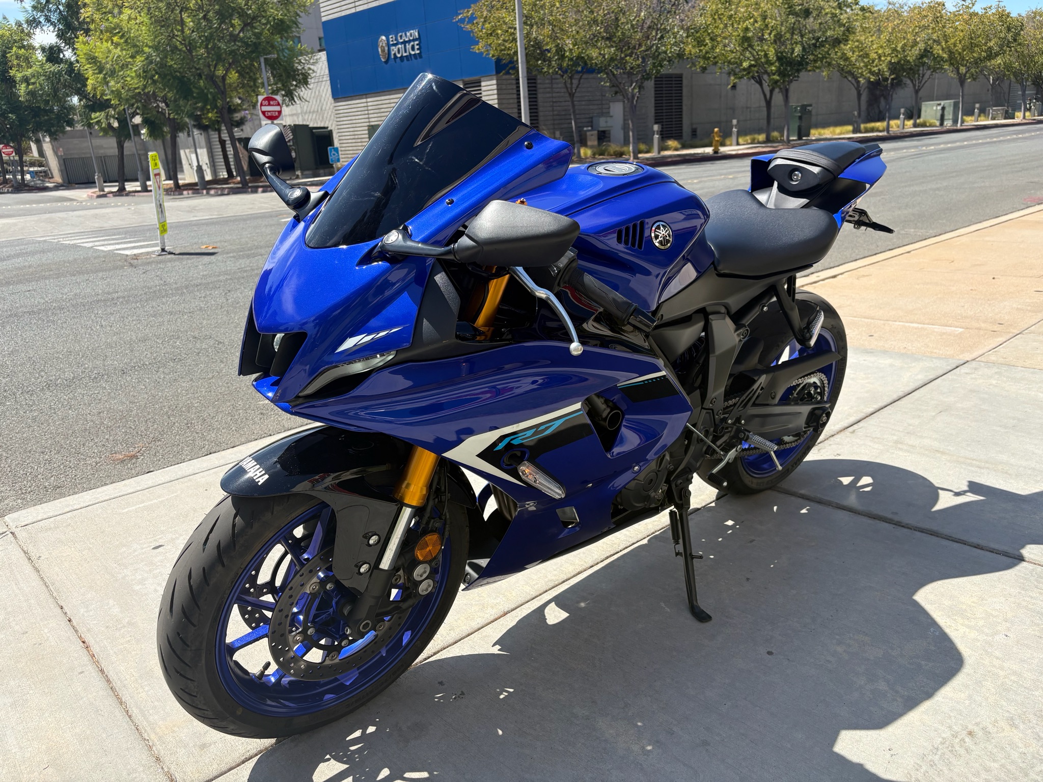 2025 Yamaha YZF-R7 4