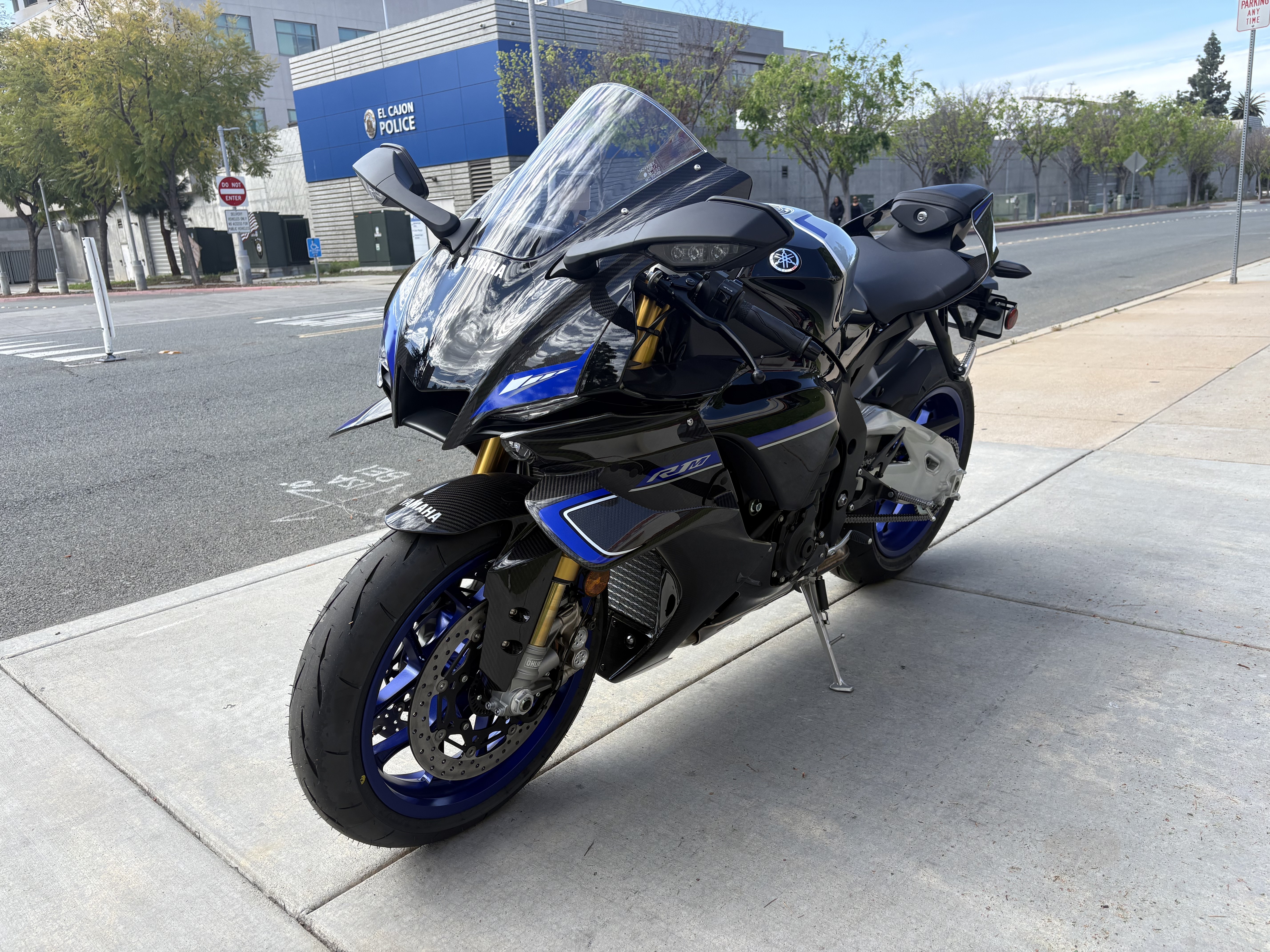 26 R1m New 2026 Yamaha YZF-R1M | Motorcycles in EL Cajon CA | N/A Carbon Fiber