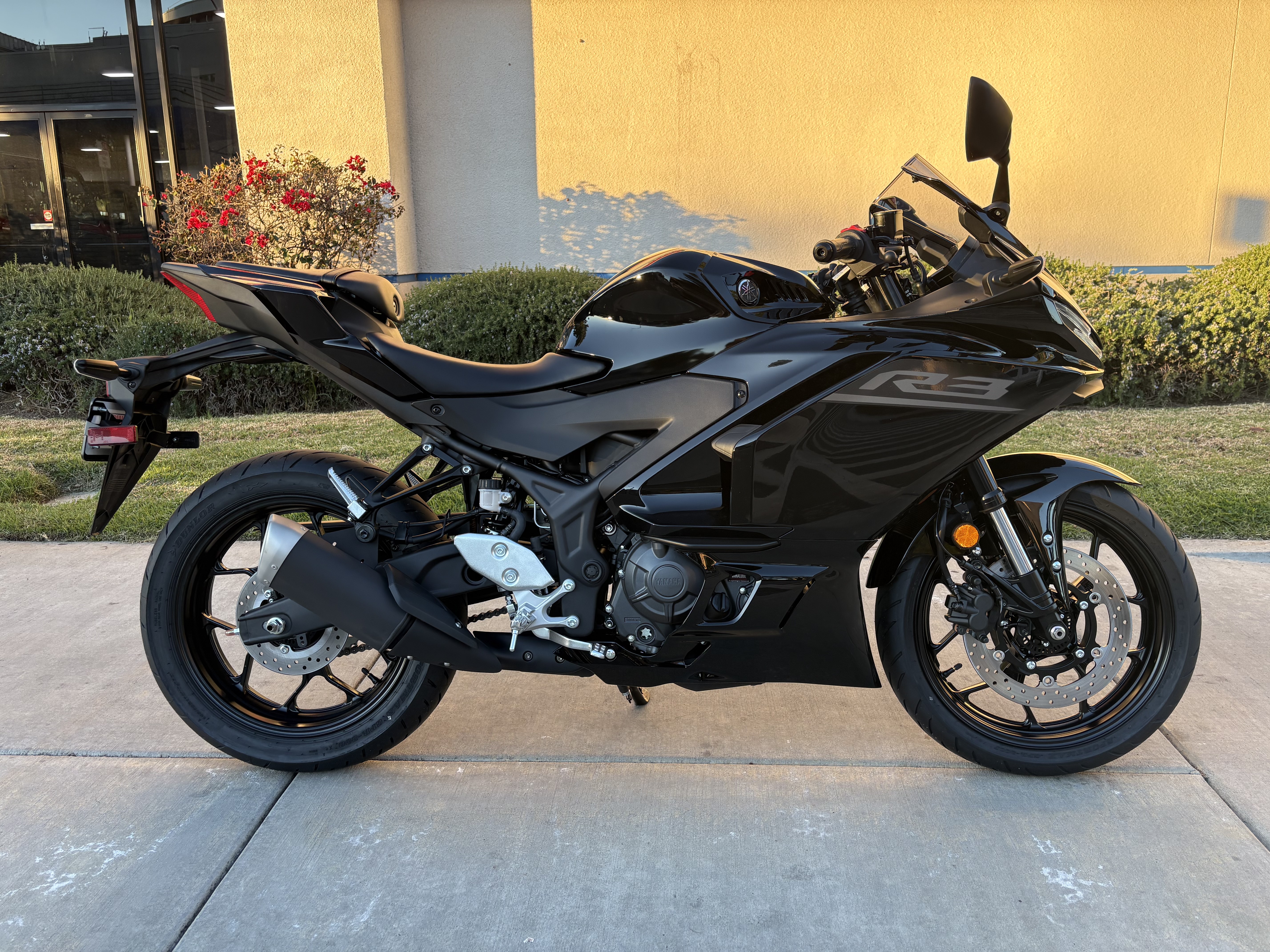 New 2026 Yamaha YZF-R3 | Motorcycles in EL Cajon CA | N/A Midnight