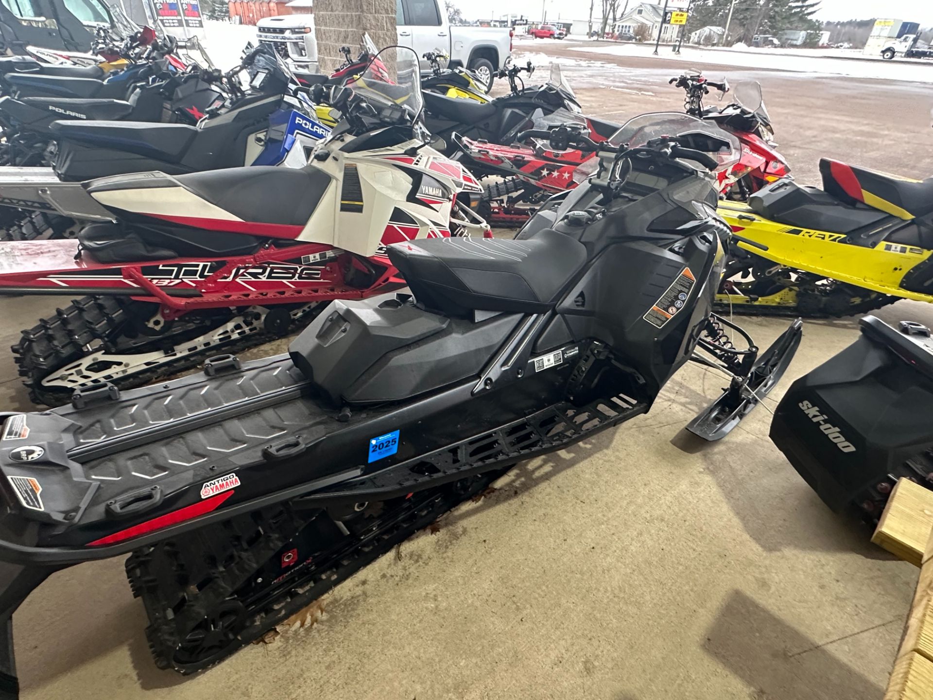 2023 Ski-Doo Renegade X 850 E-TEC ES Ripsaw 1.25 2
