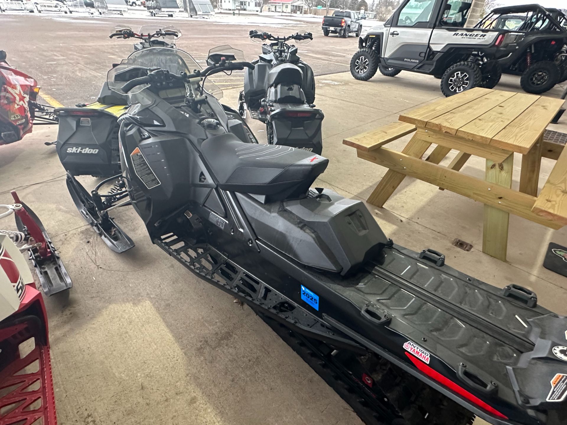 2023 Ski-Doo Renegade X 850 E-TEC ES Ripsaw 1.25 3