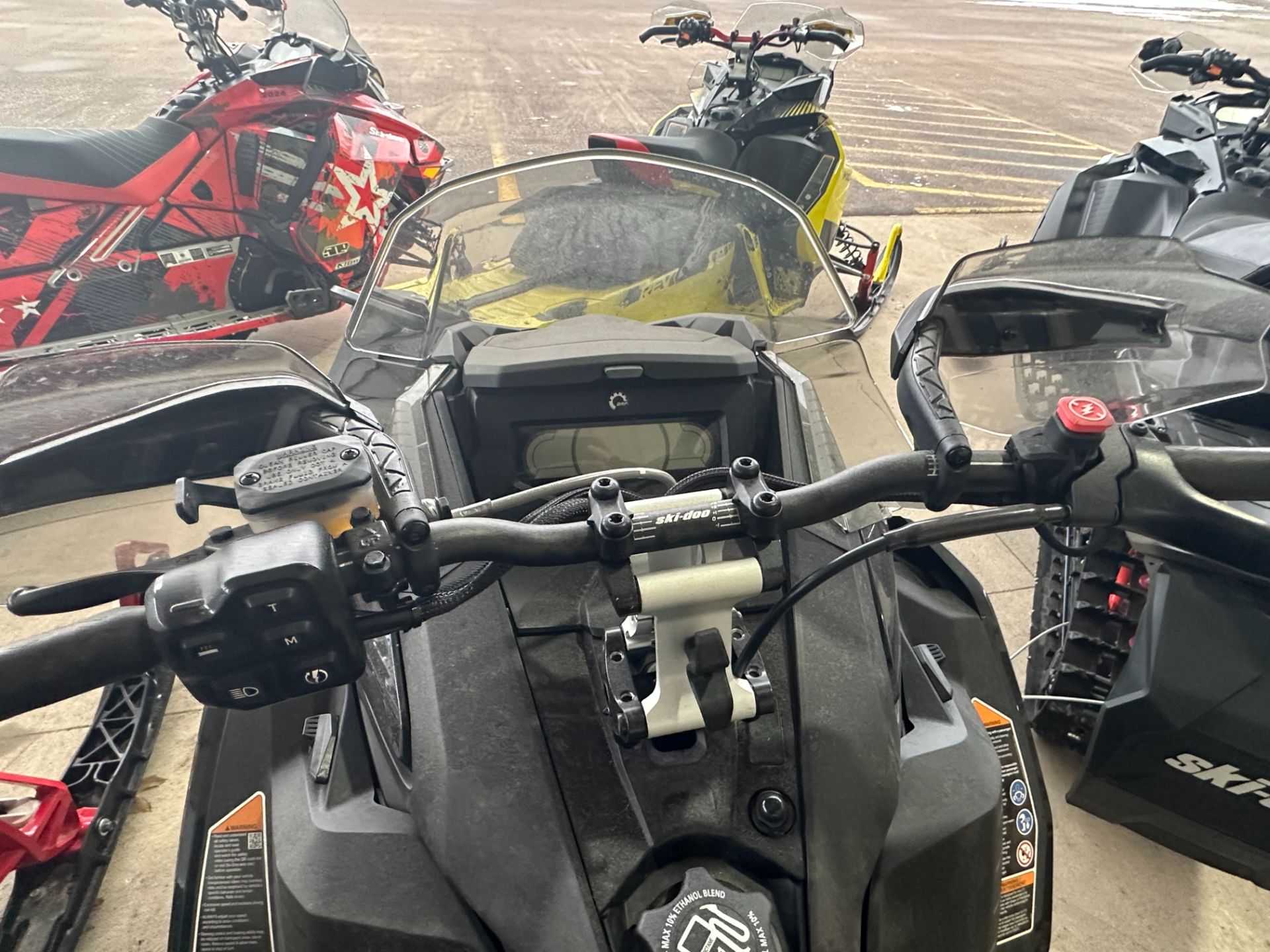 2023 Ski-Doo Renegade X 850 E-TEC ES Ripsaw 1.25 4
