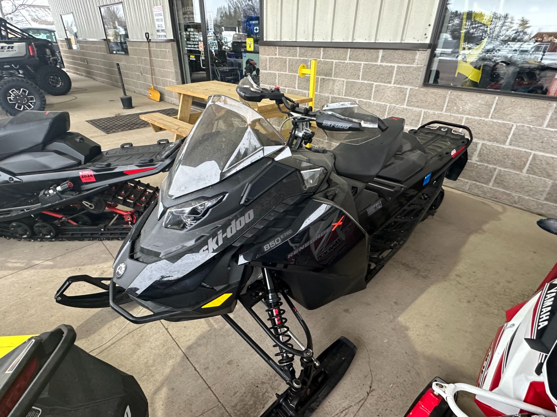 2023 Ski-Doo Renegade X 850 E-TEC ES Ripsaw 1.25 5