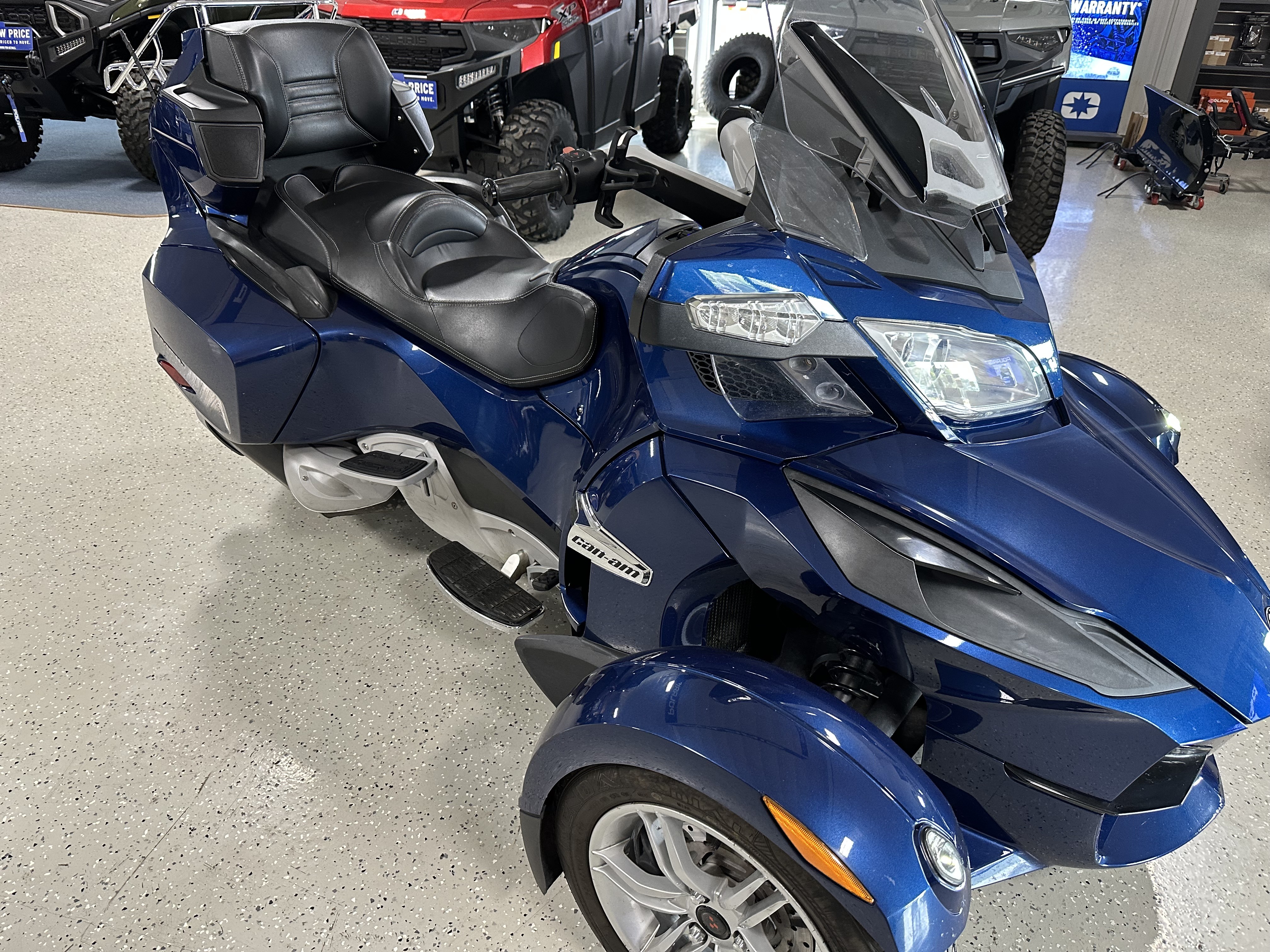 2011 Spyder® RT Audio & Convenience SE5