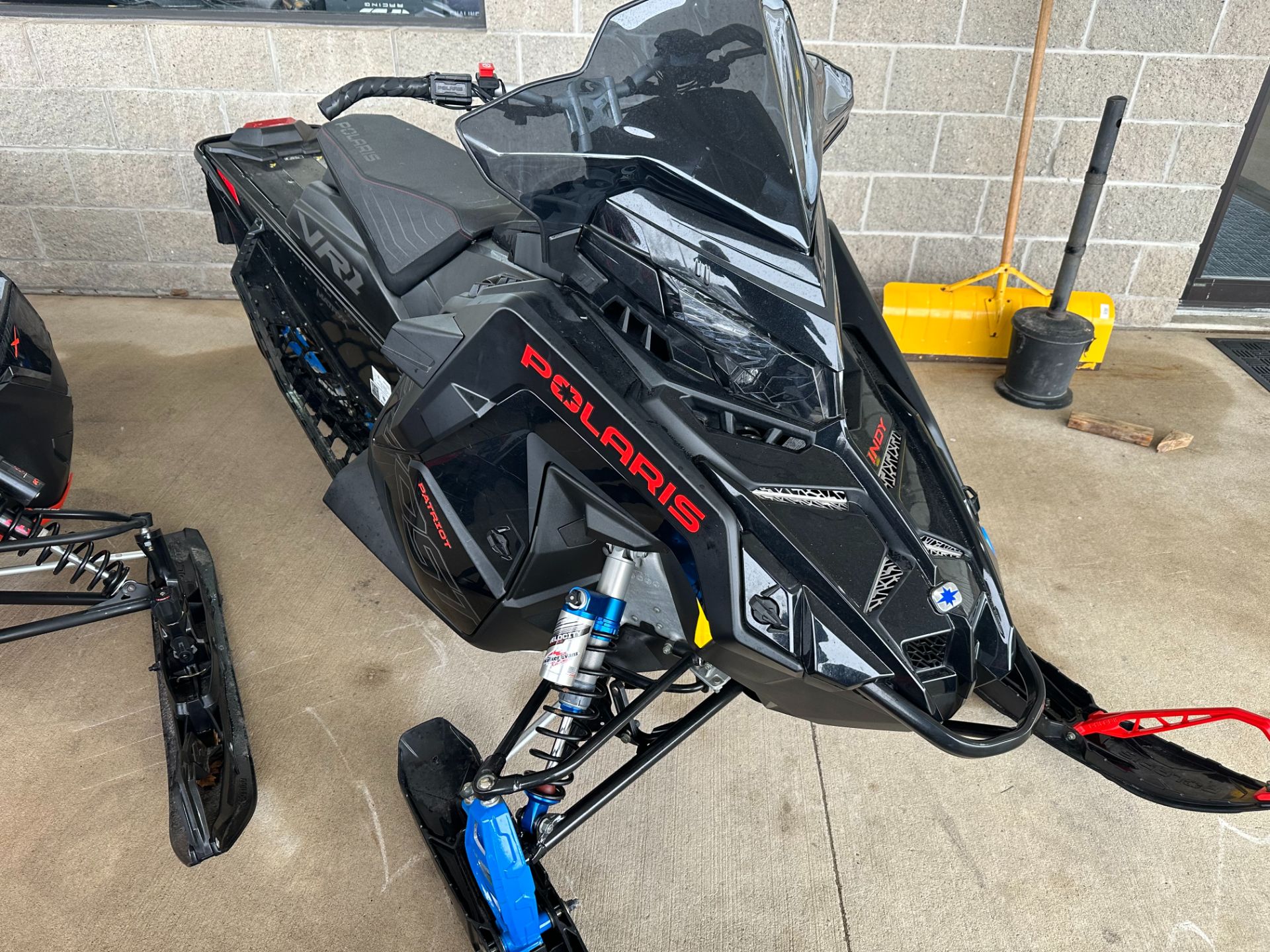 2023 Polaris Patriot Boost Indy VR1 137 SC Snowmobiles Antigo
