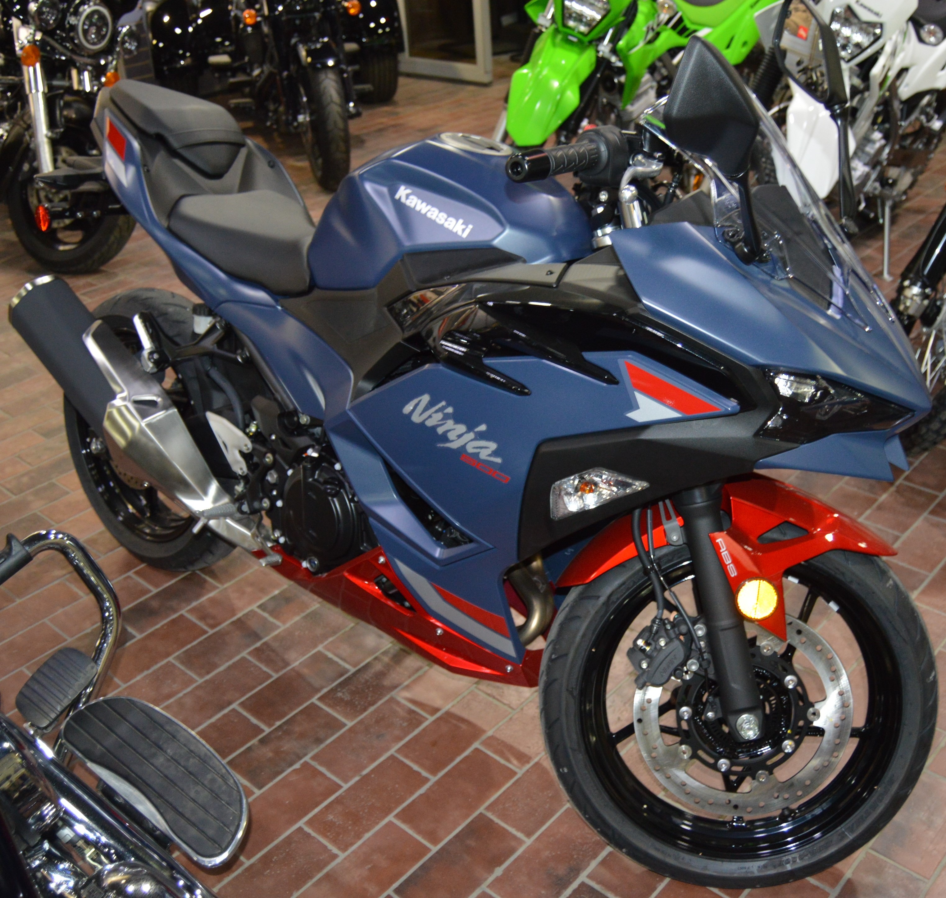 2026 Kawasaki Ninja® 500 ABS 3
