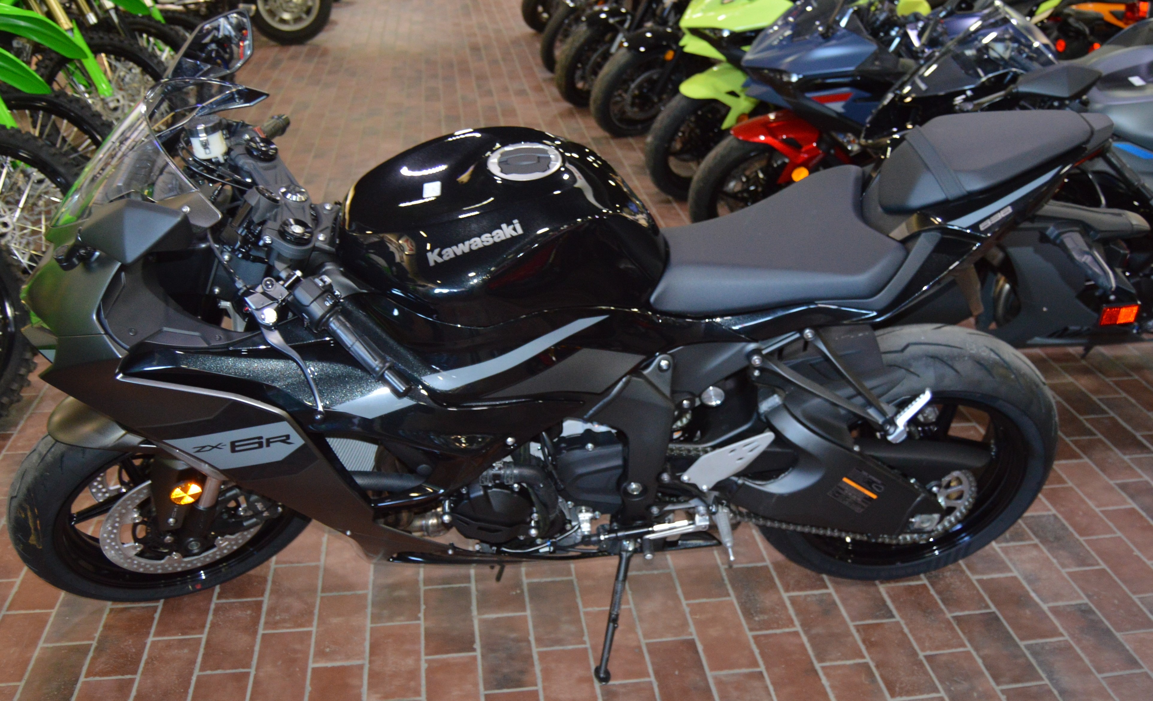 2026 Kawasaki Ninja® ZX-6R ABS 1