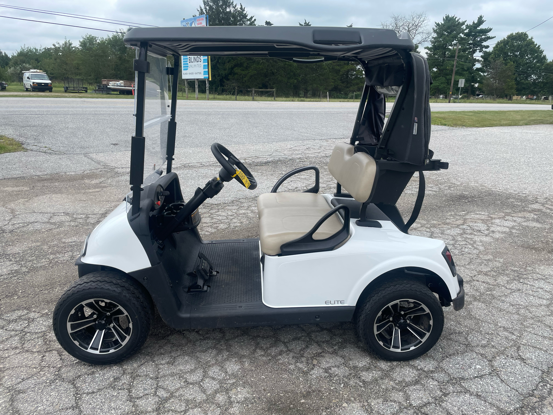 2019 EZGO RXV photo 2