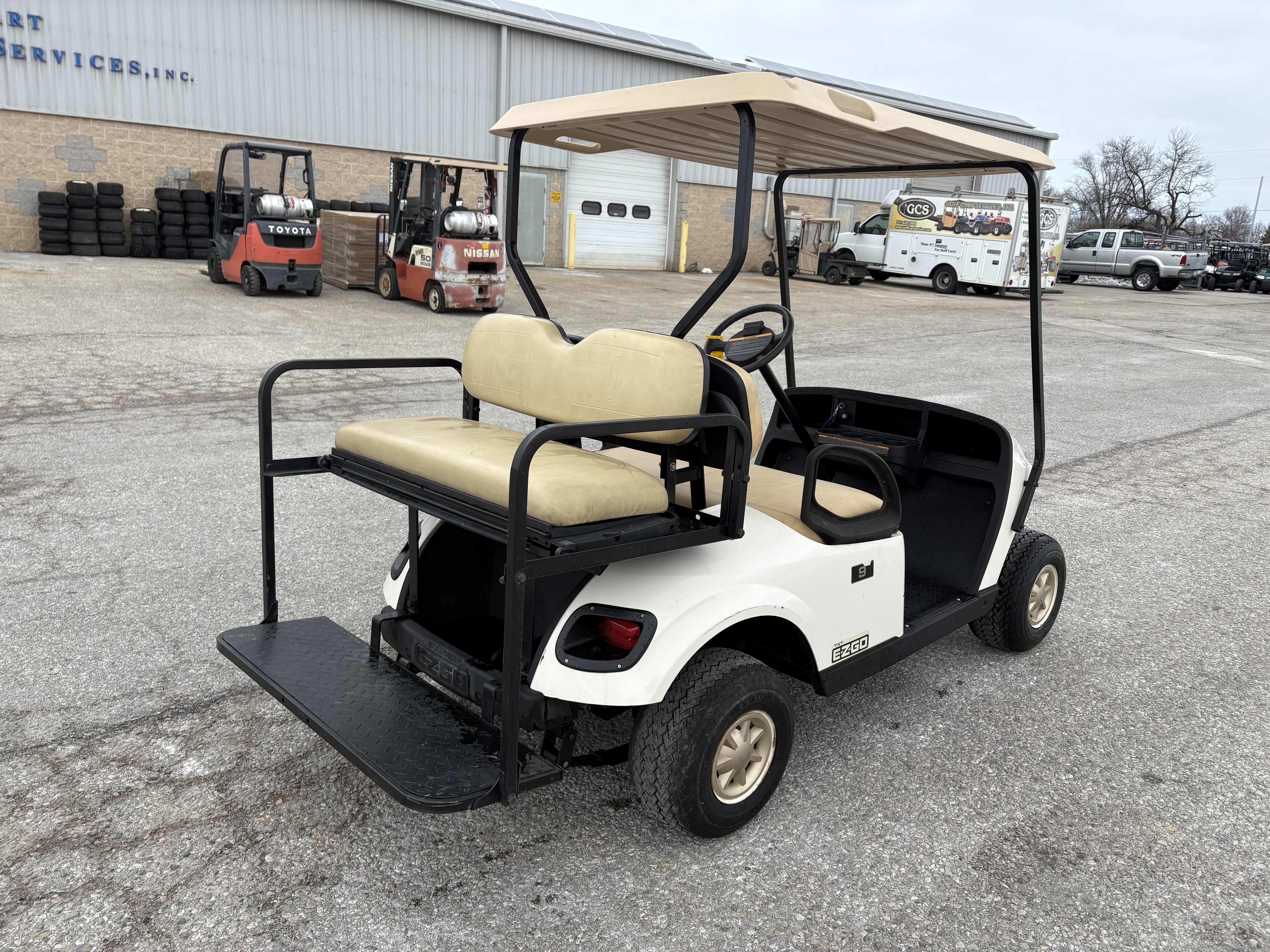 2017 EZGO TXT photo 3