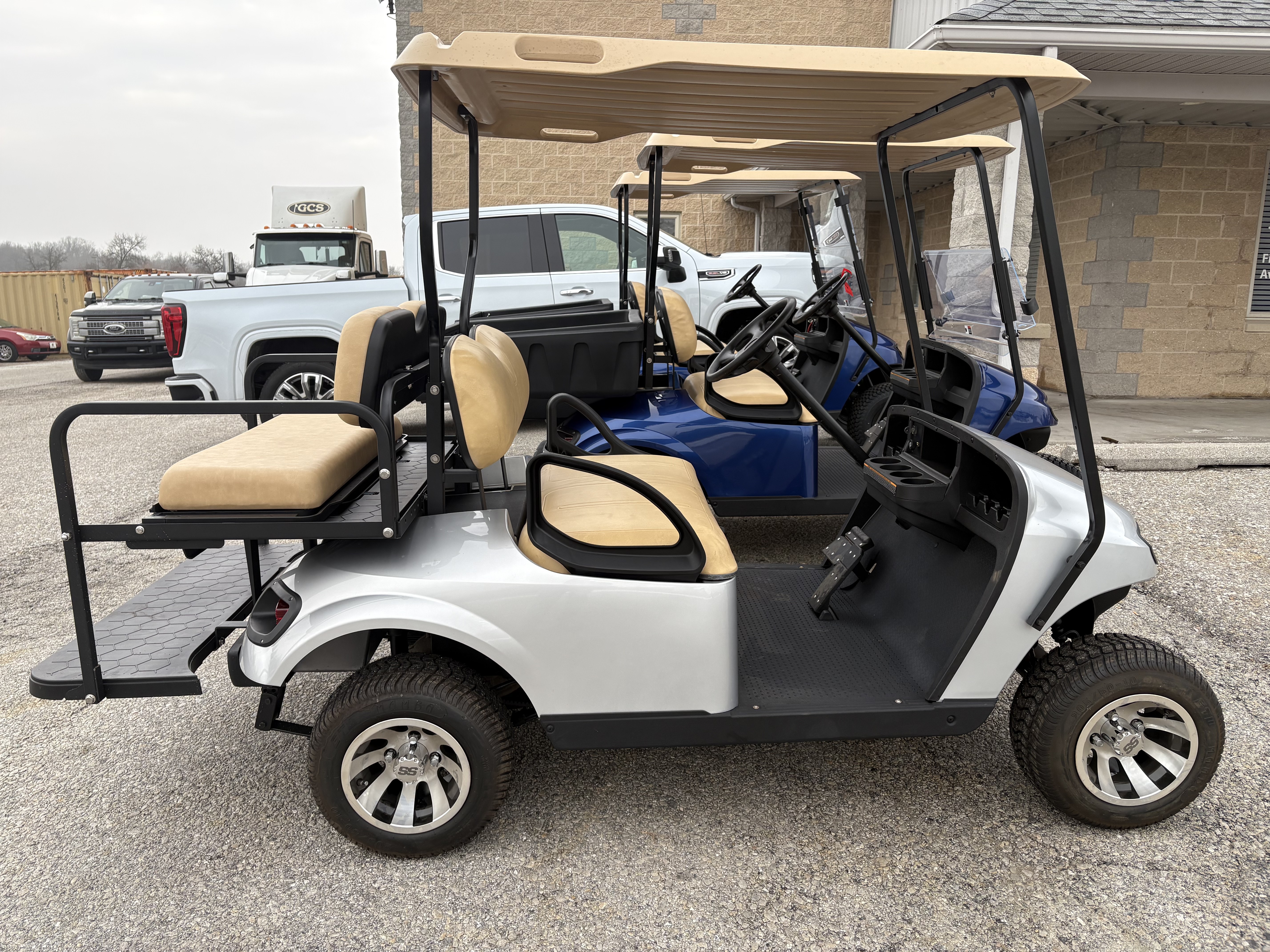 2015 EZGO TXT photo 2