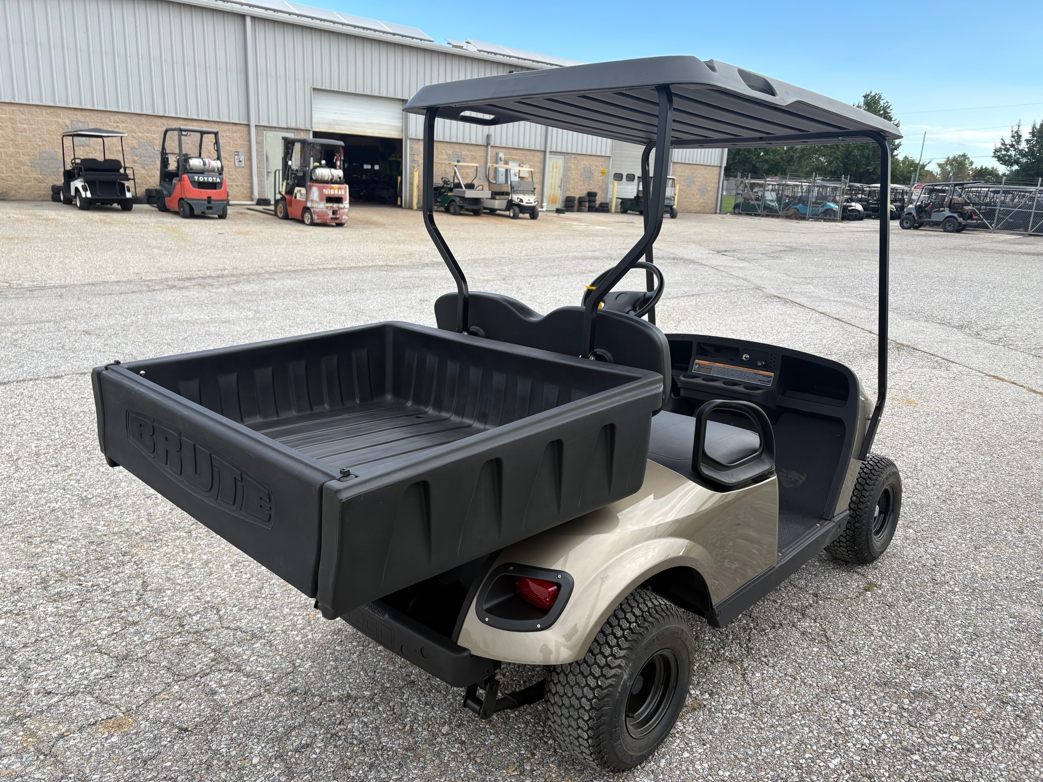 2011 EZGO TXT photo 3