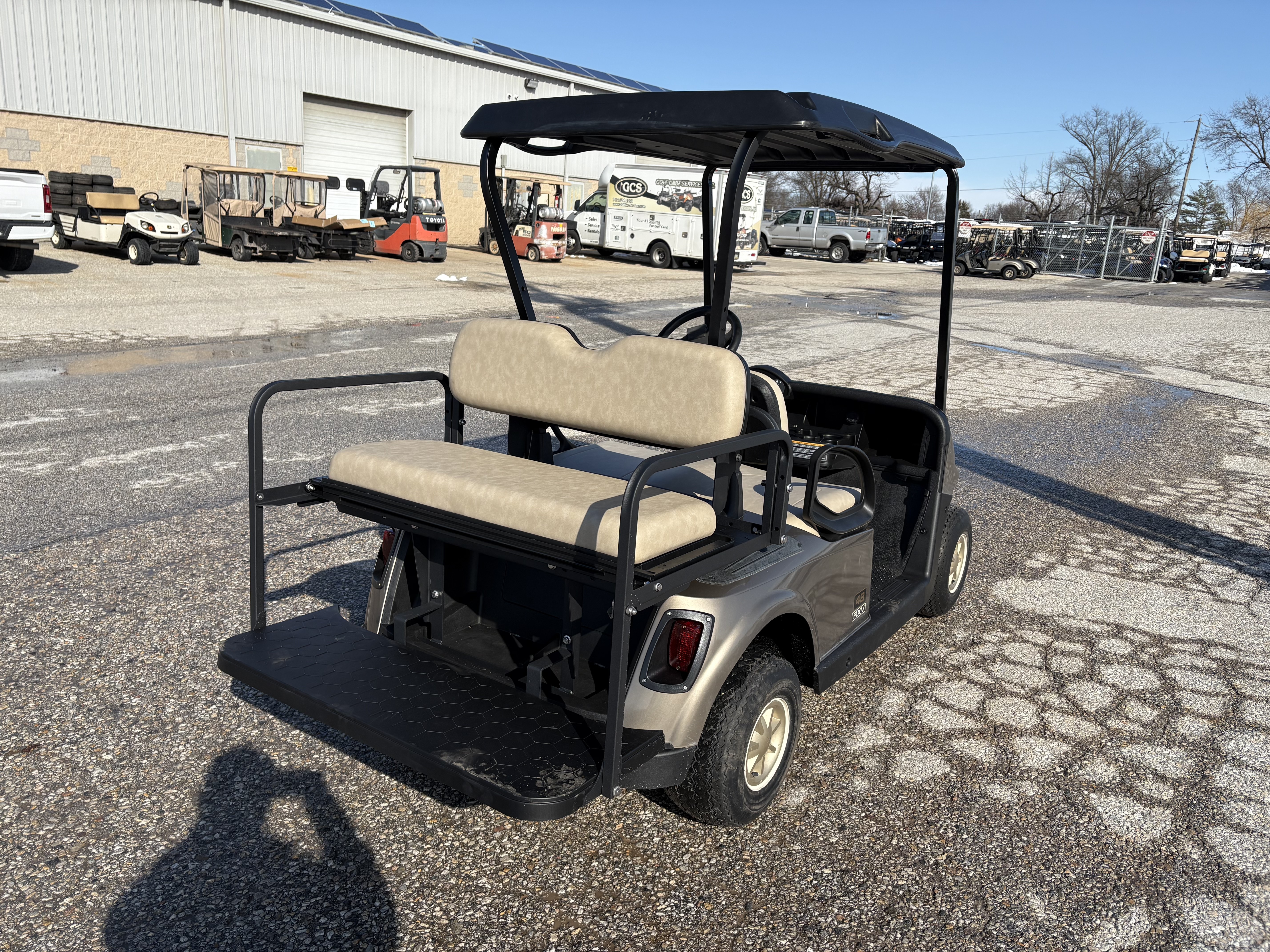 2020 EZGO RXV photo 2