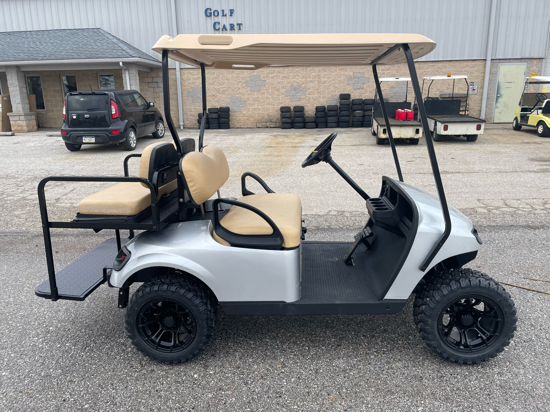 2017 EZGO TXT photo 2
