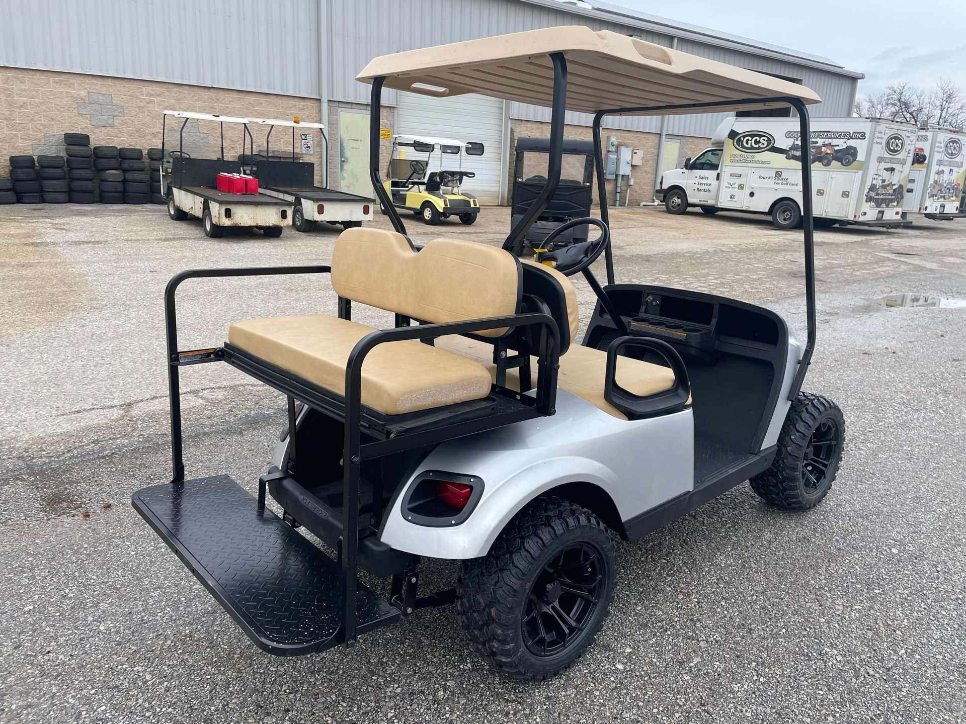 2017 EZGO TXT photo 3