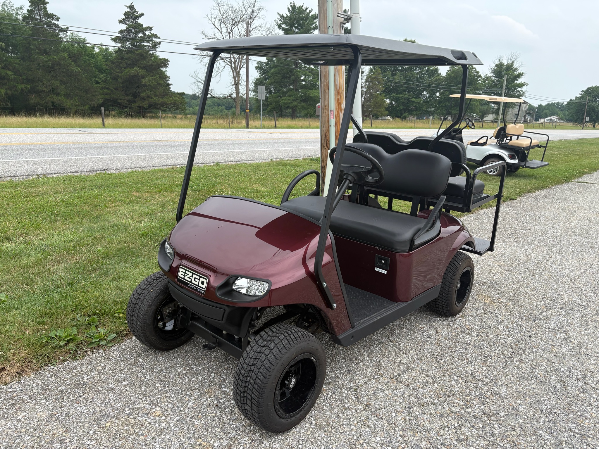 2018 EZGO TXT photo 2