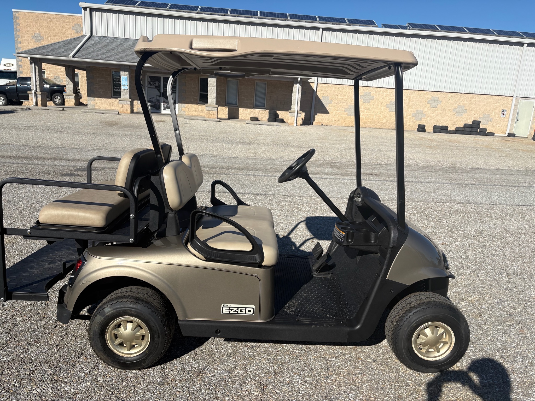 2018 EZGO RXV photo 2