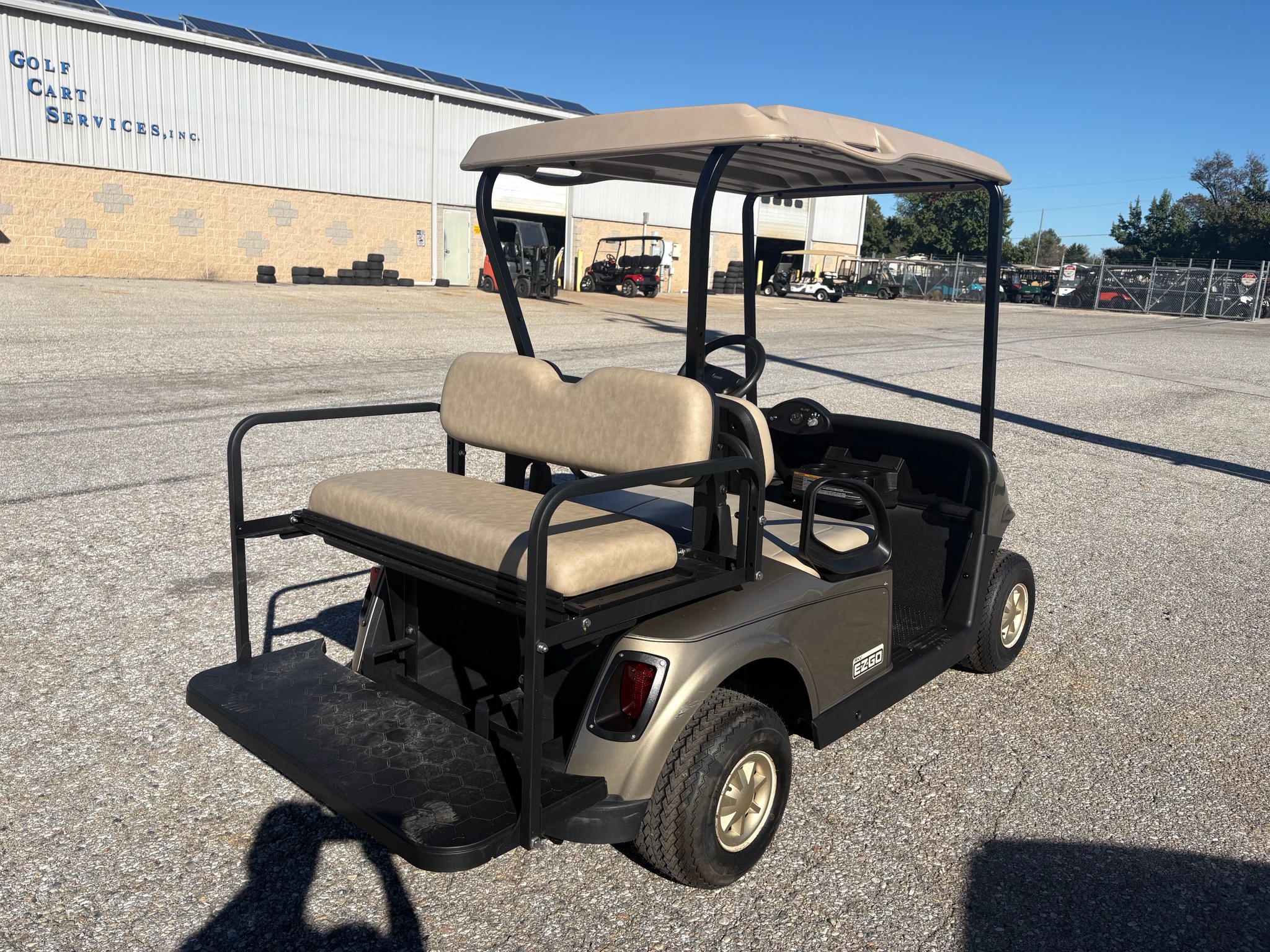 2018 EZGO RXV photo 3