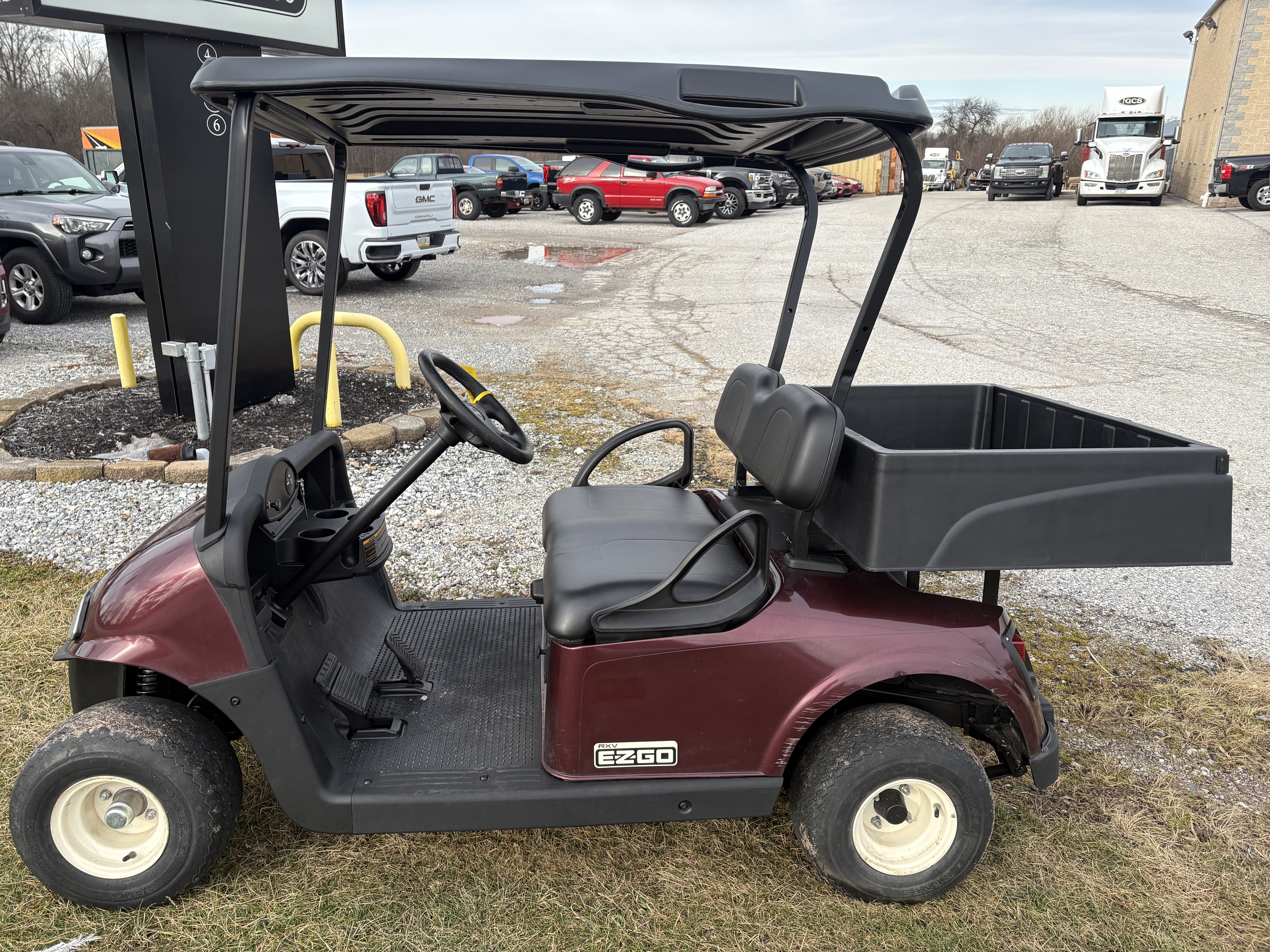 2018 EZGO RXV photo 2