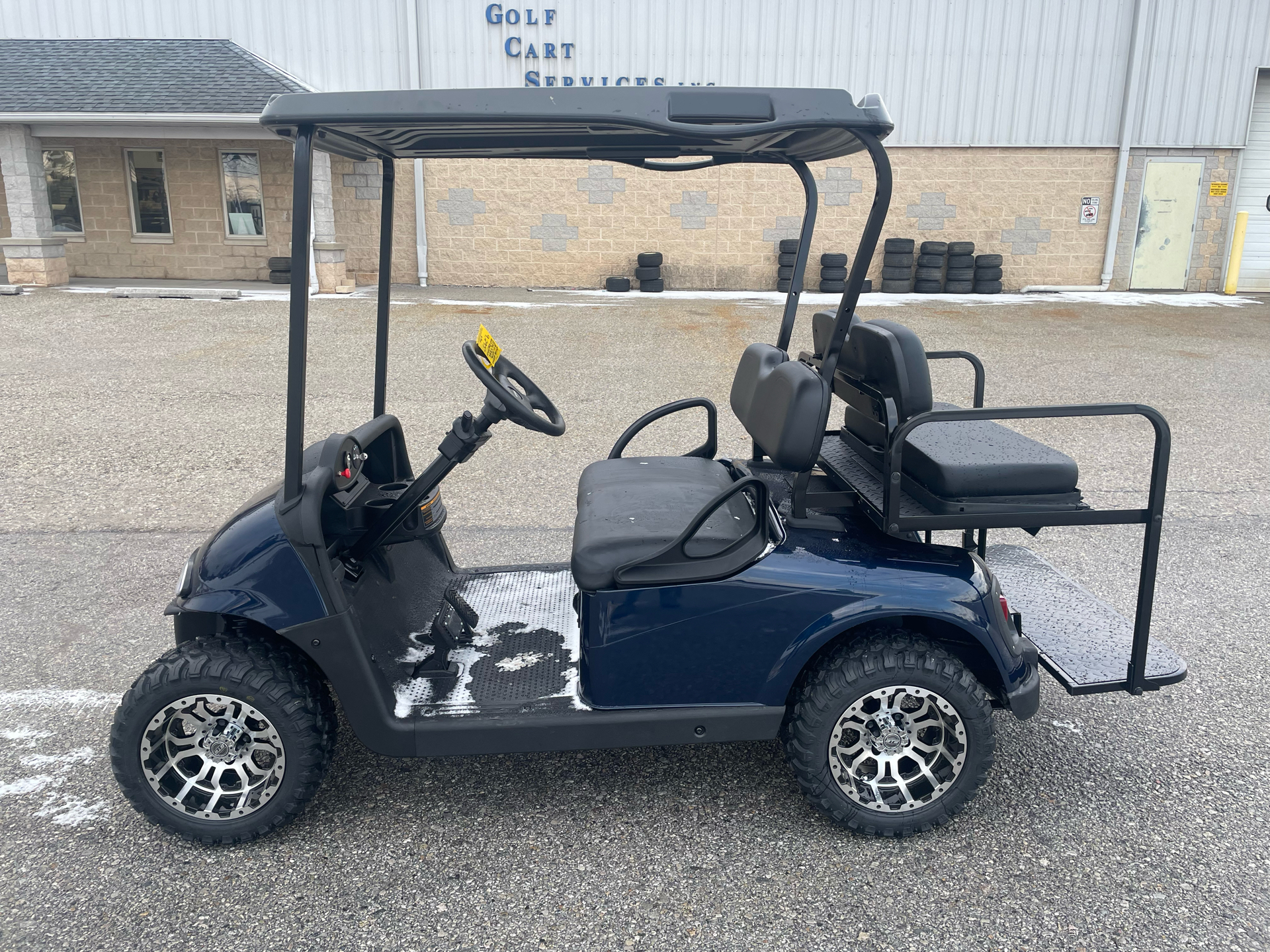 2018 EZGO RXV photo 3