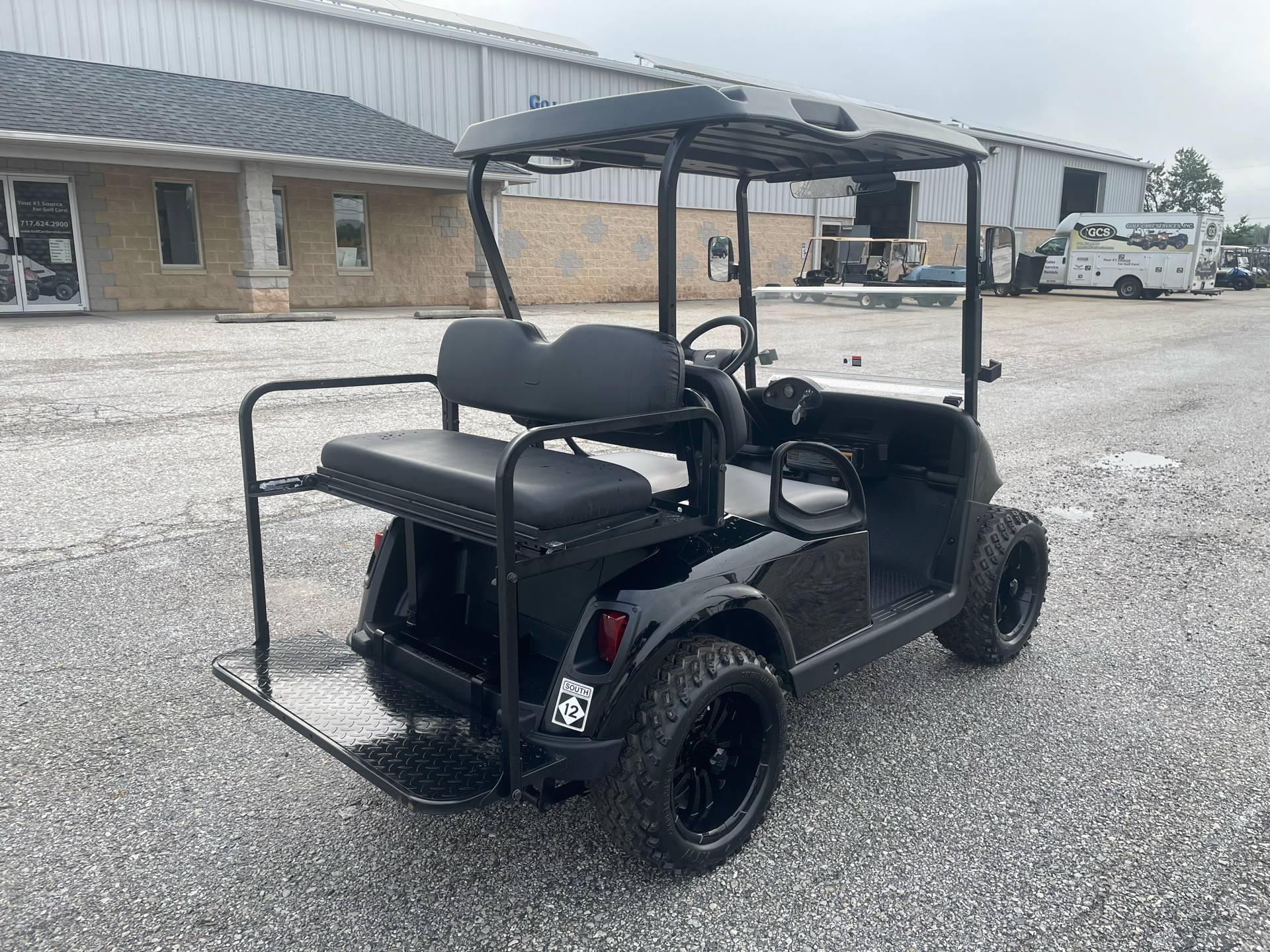 2017 EZGO RXV photo 3