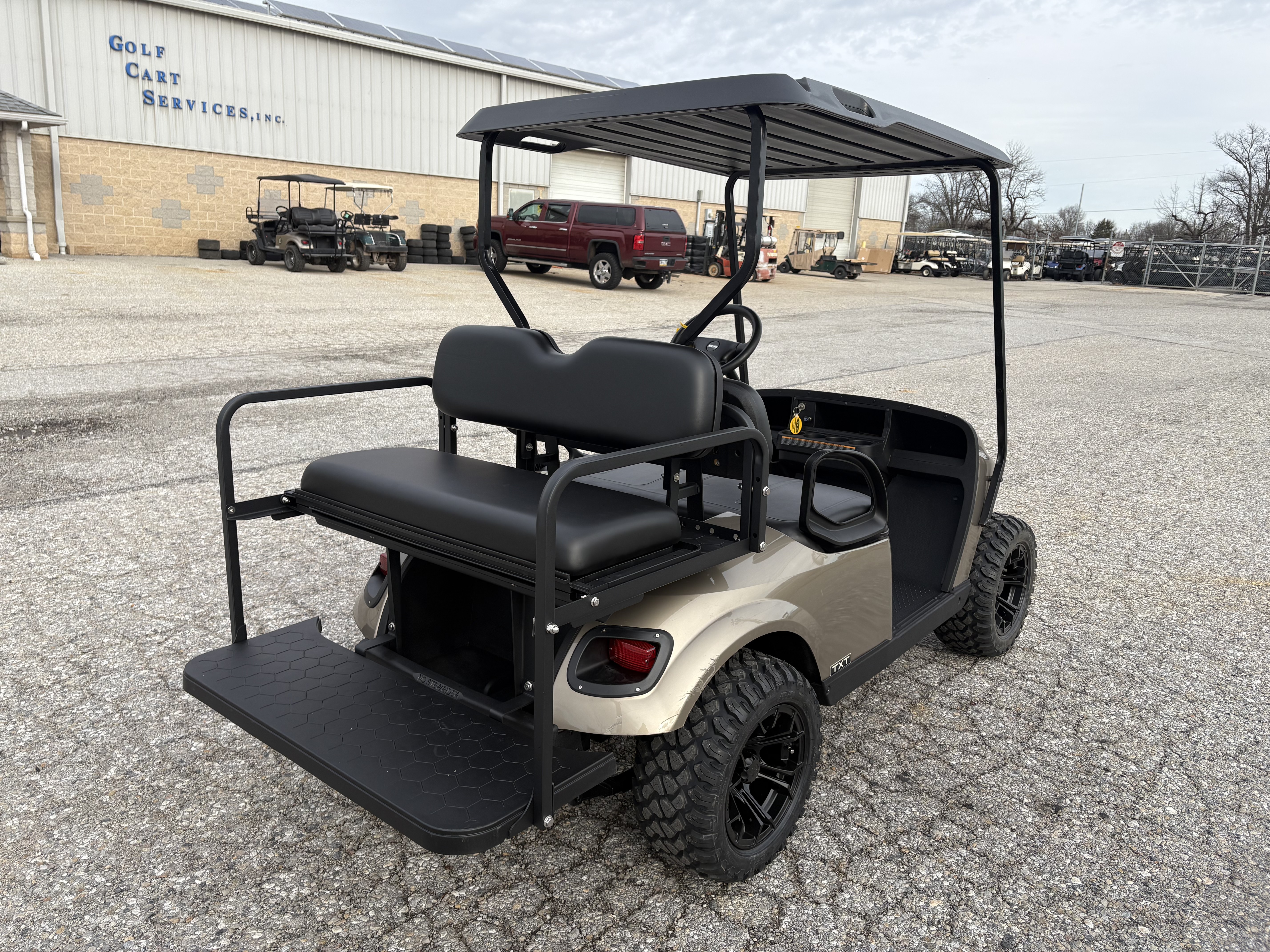 2019 EZGO TXT photo 3