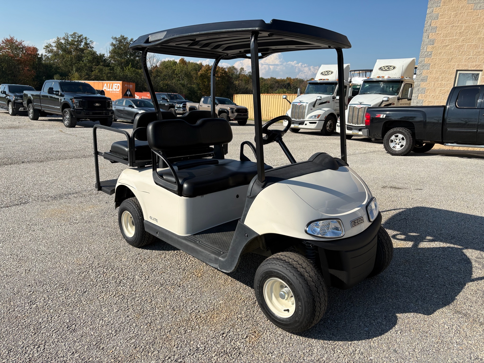 2022 EZGO RXV