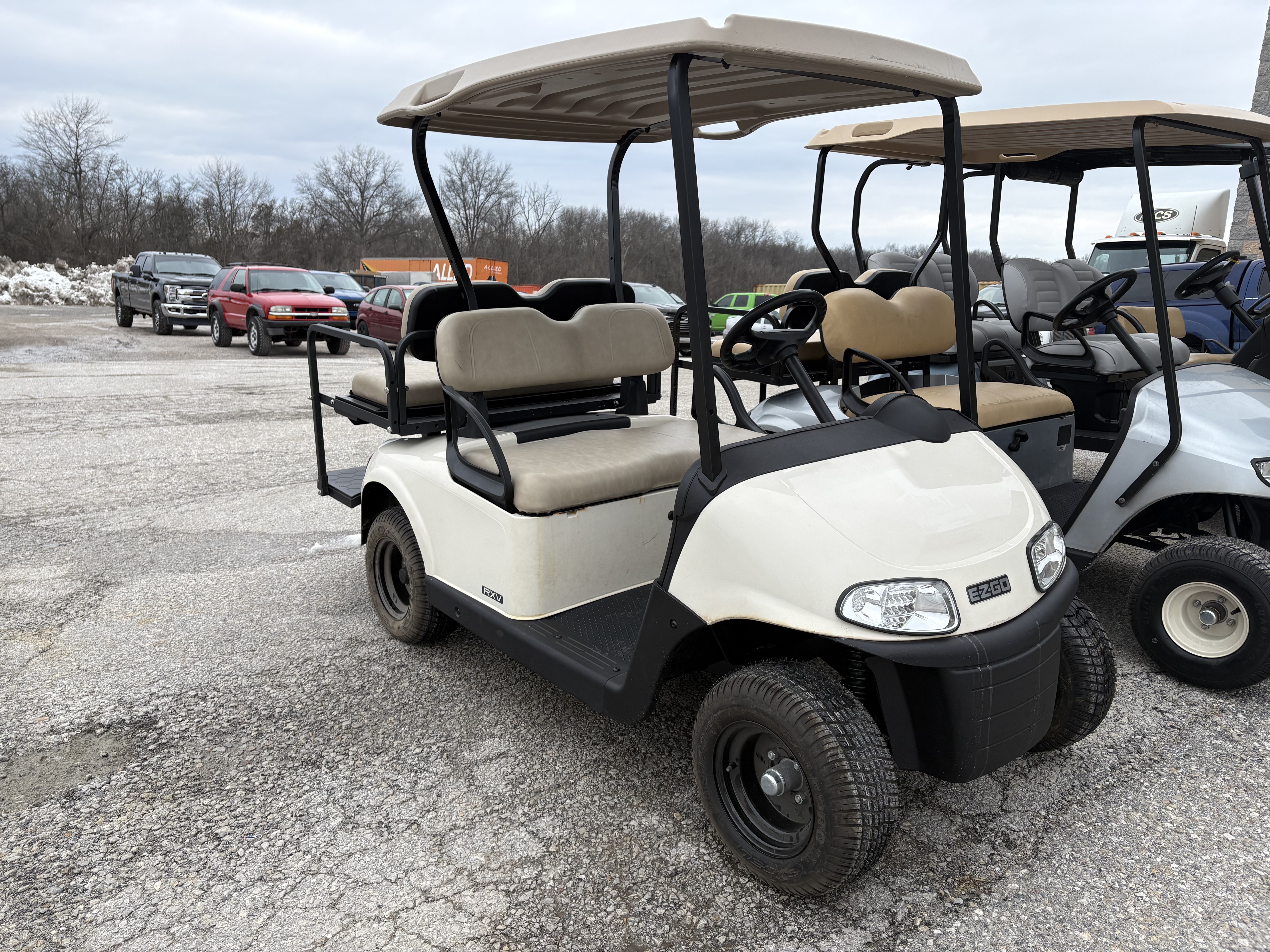 2019 EZGO RXV photo 2