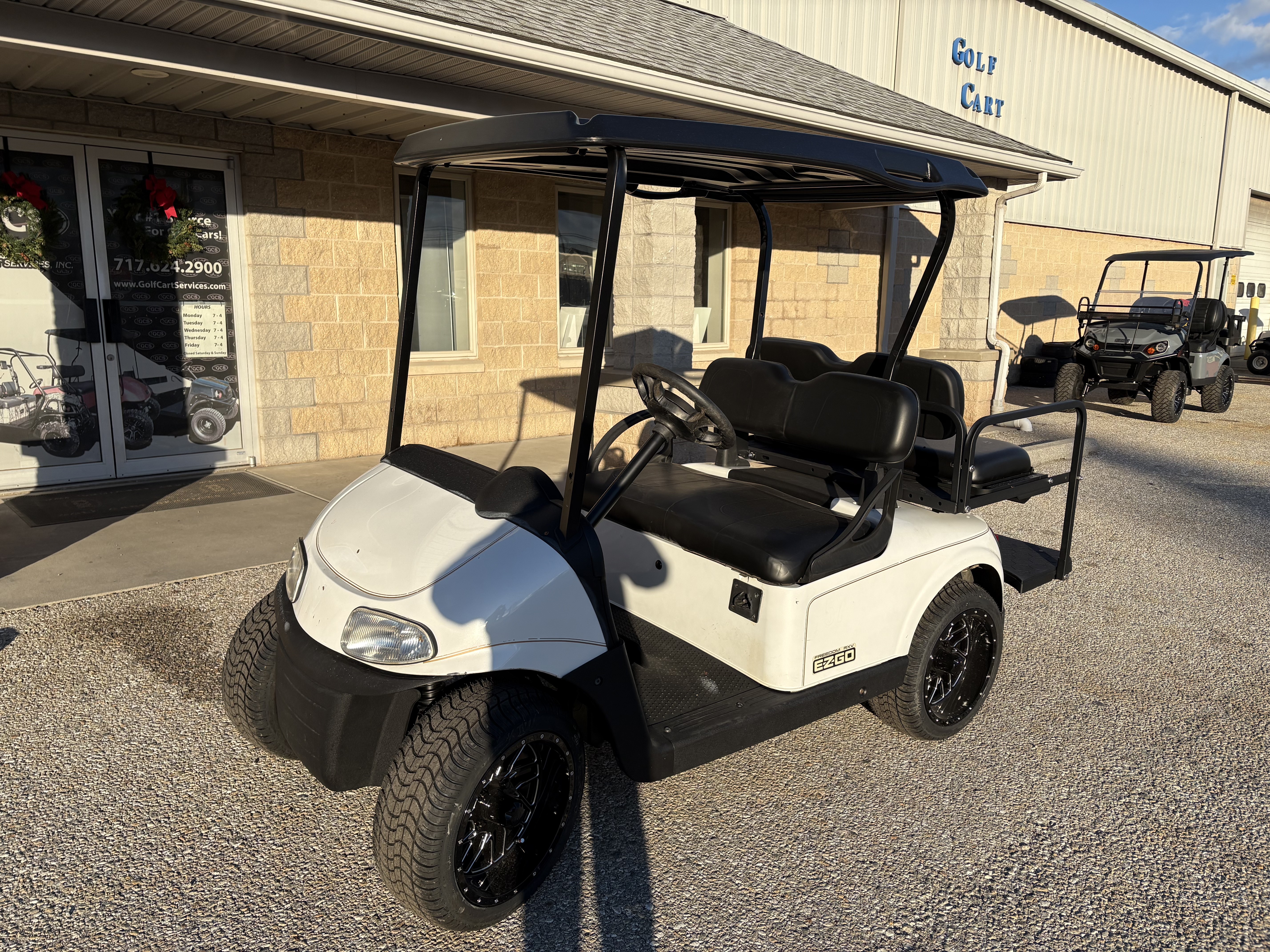 2018 EZGO RXV photo 2