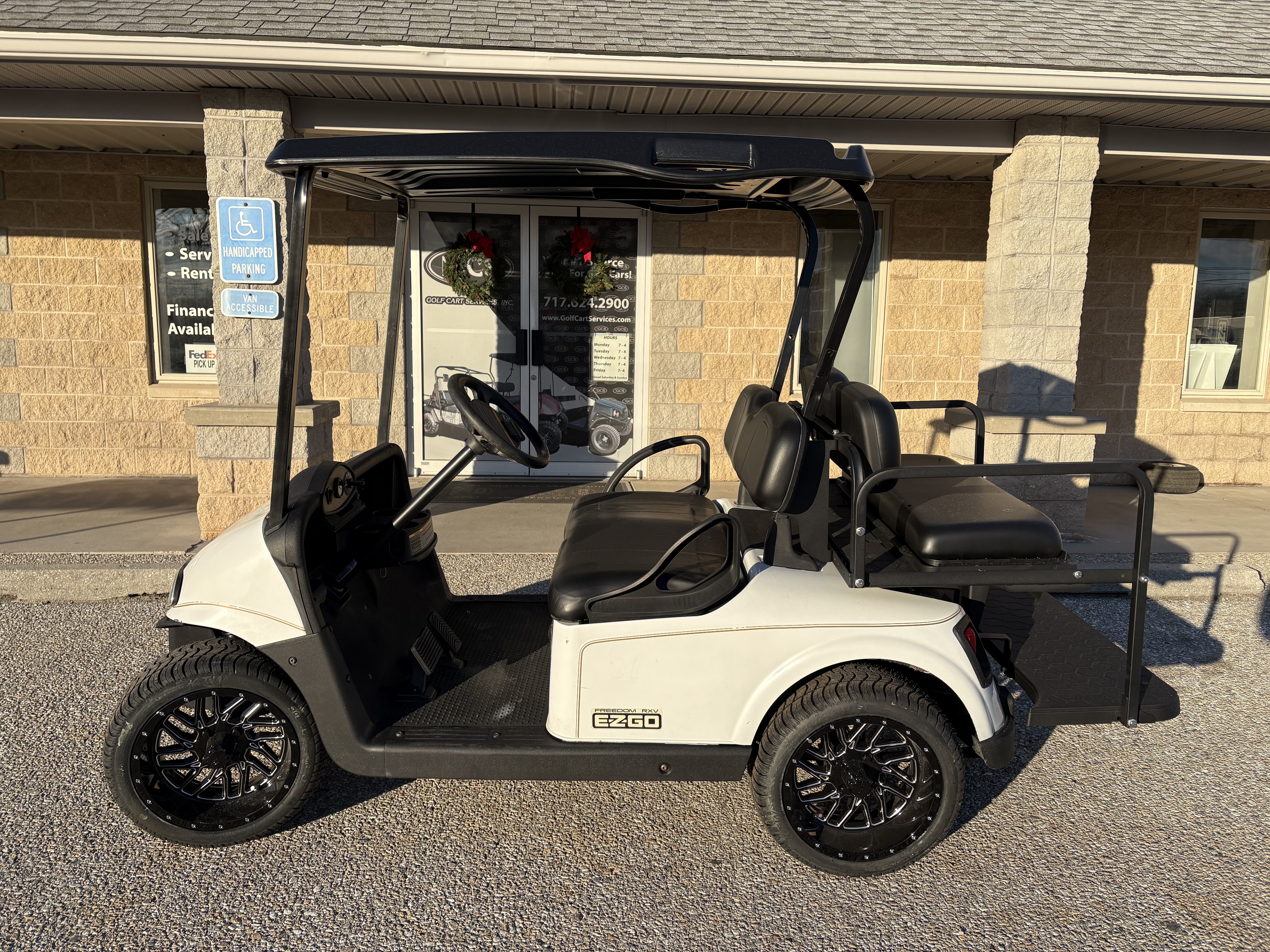 2018 EZGO RXV photo 3