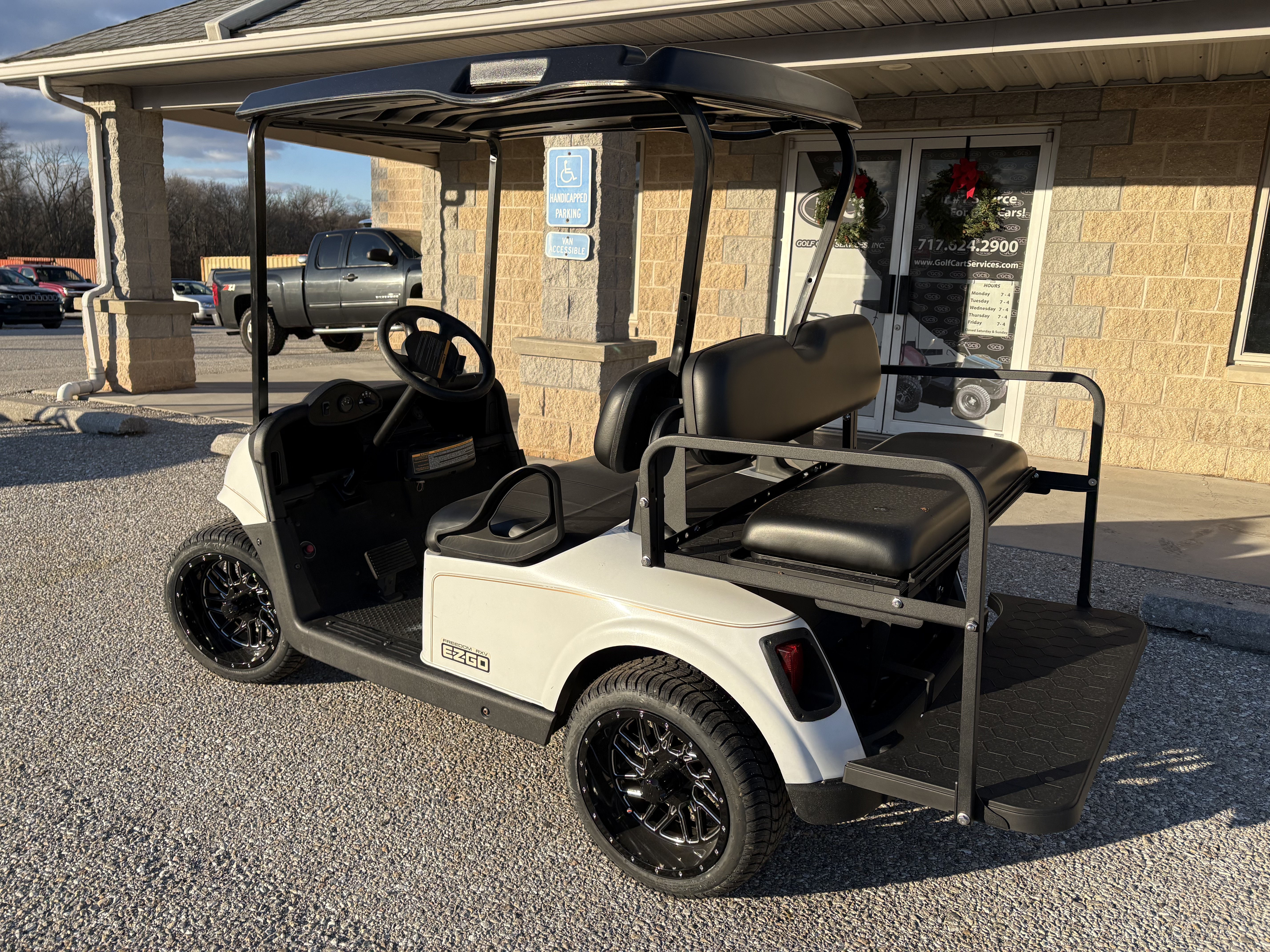 2018 EZGO RXV