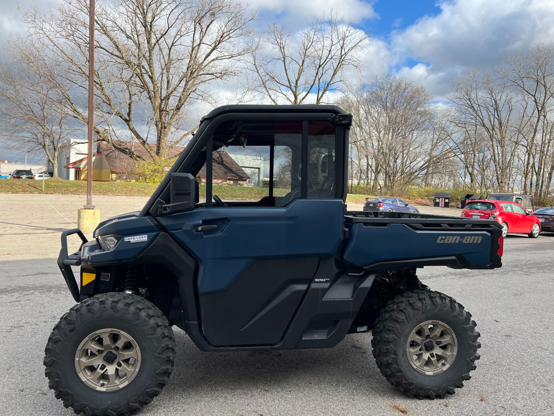2025 Can-Am DEFENDER LIMITED in Columbus, Ohio - Photo 4
