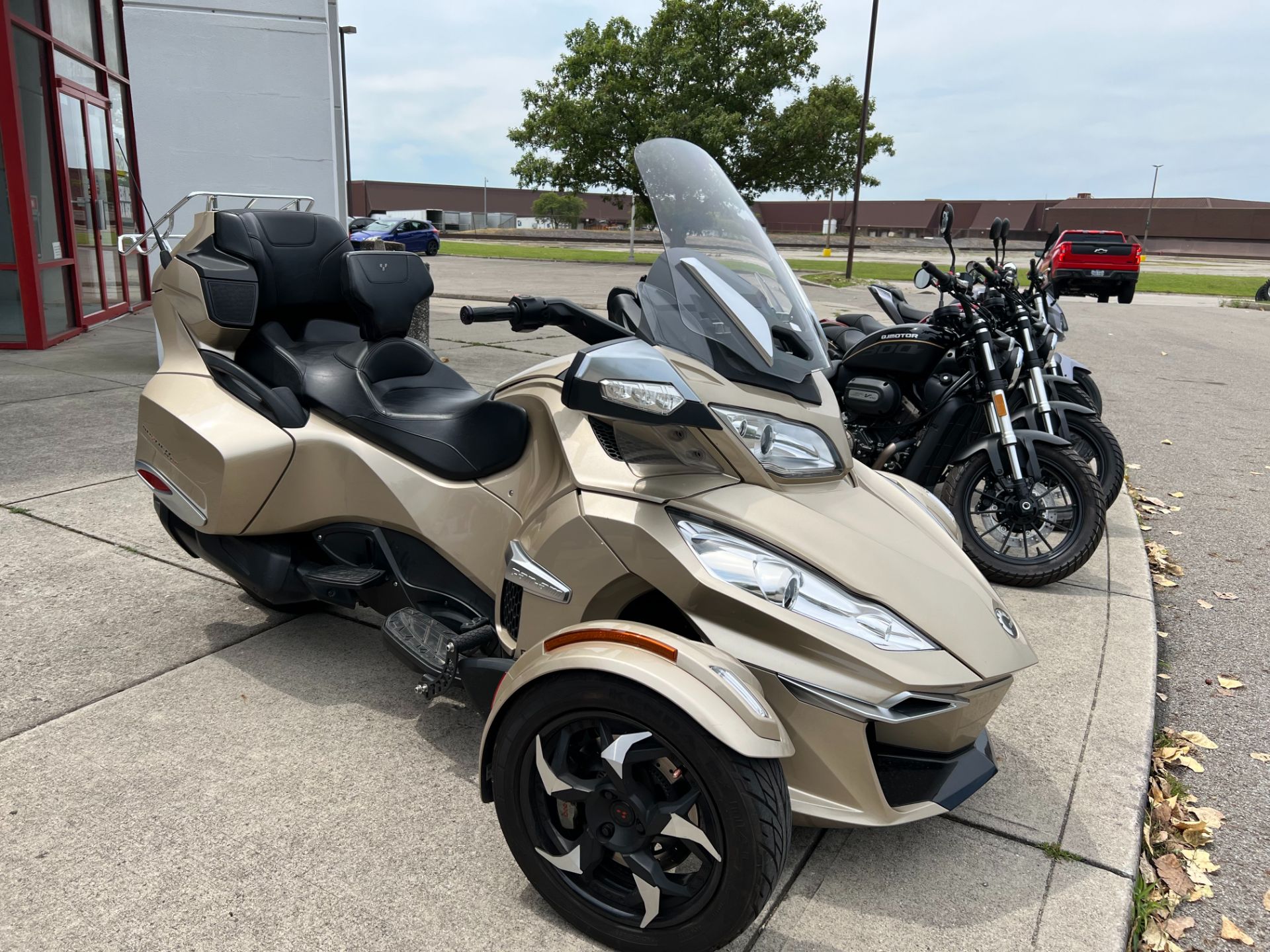 2017 Can-Am SPYDER RT-S in Columbus, Ohio - Photo 2