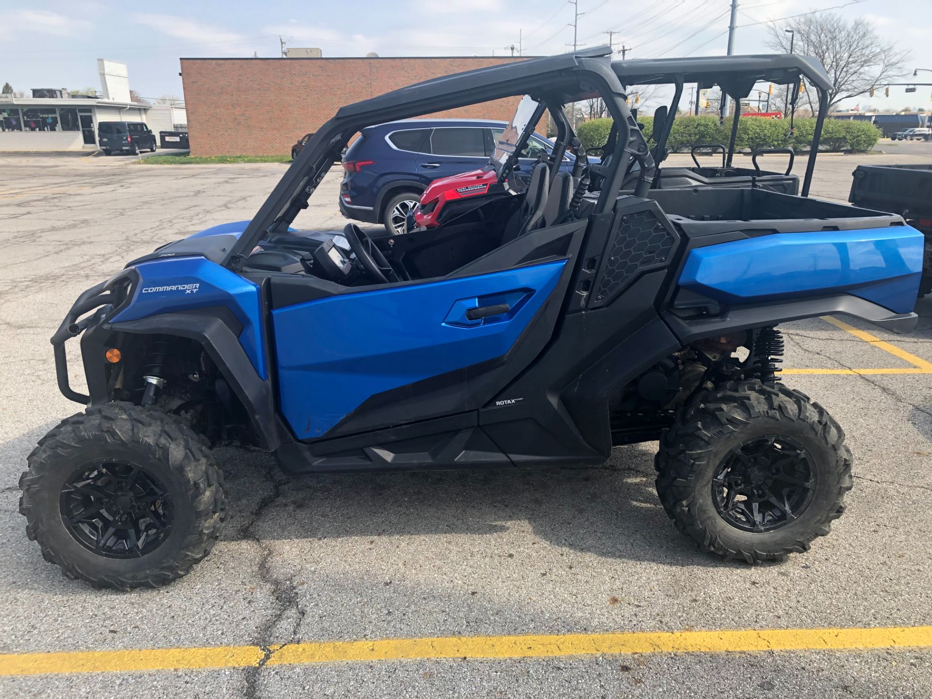 2023 Can-Am COMMANDER 700 XT in Columbus, Ohio