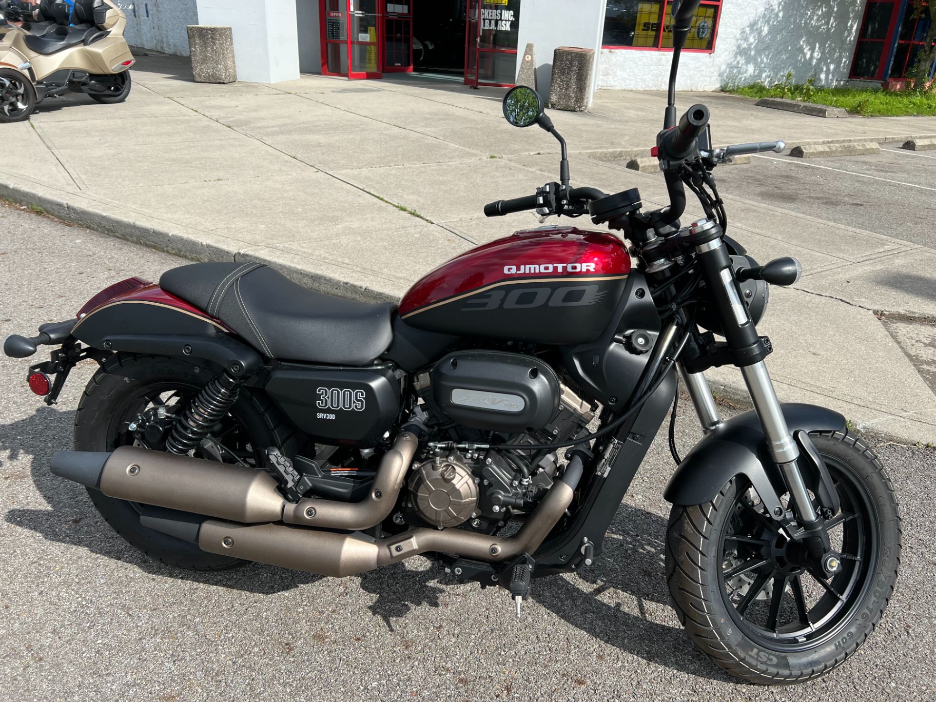 2023 QJMotor SRV300 in Columbus, Ohio - Photo 2