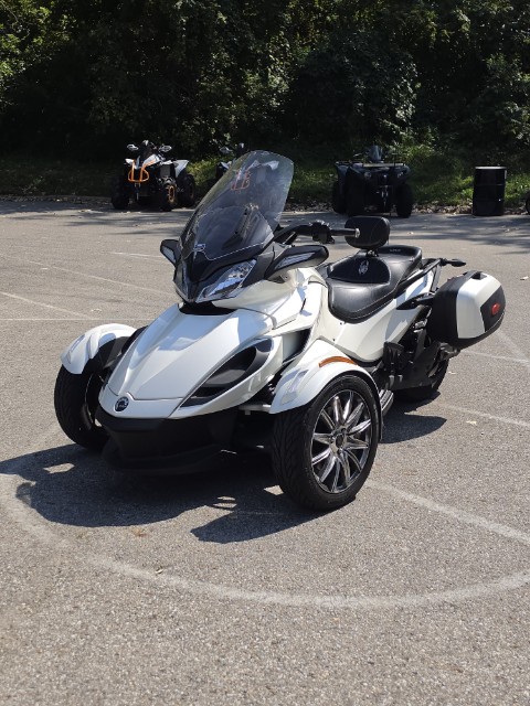 2015 Can-Am Spyder ST Limited — photo 1 of 5