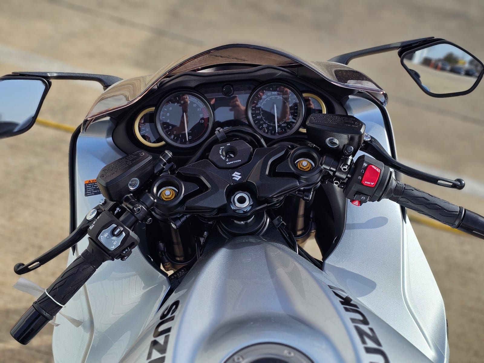 New 2025 Suzuki Hayabusa Metallic Mystic Silver / Pearl New 2025 Suzuki Hayabusa Metallic Mystic Silver / Pearl