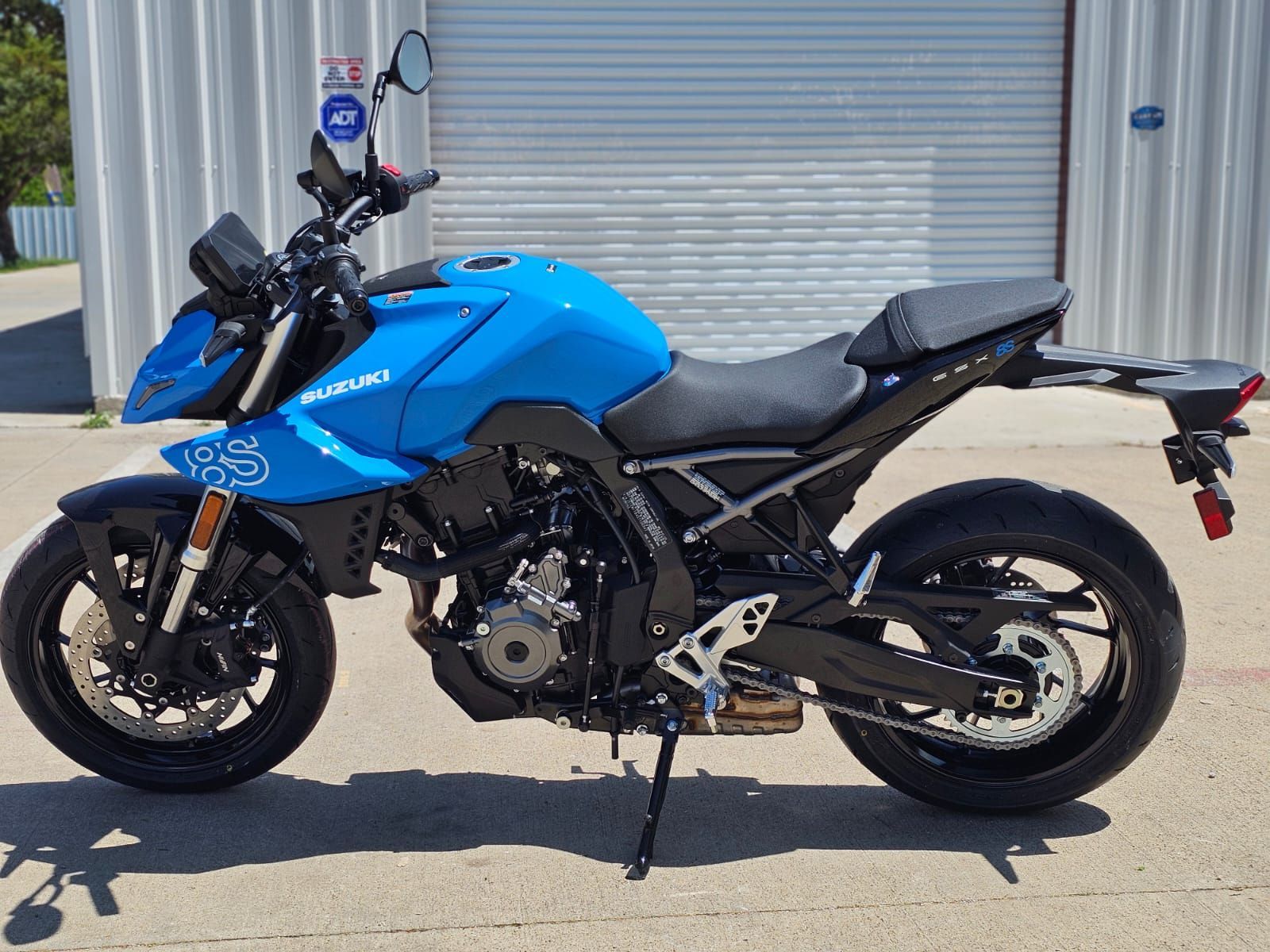 New 2025 Suzuki GSX-8S Blue