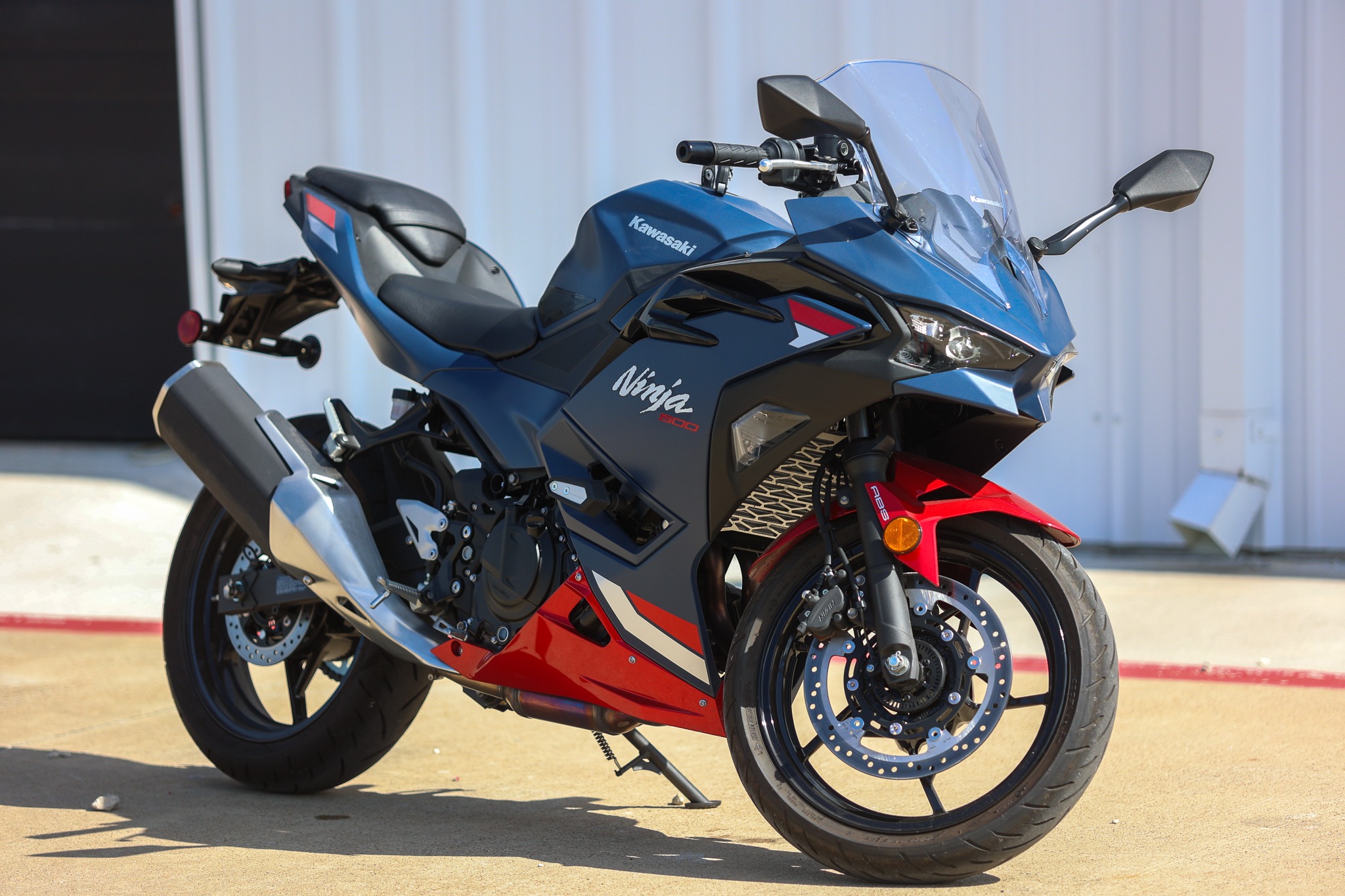 Used 2026 Kawasaki Ninja® 500 SE ABS Metallic Matte Twilight Blue