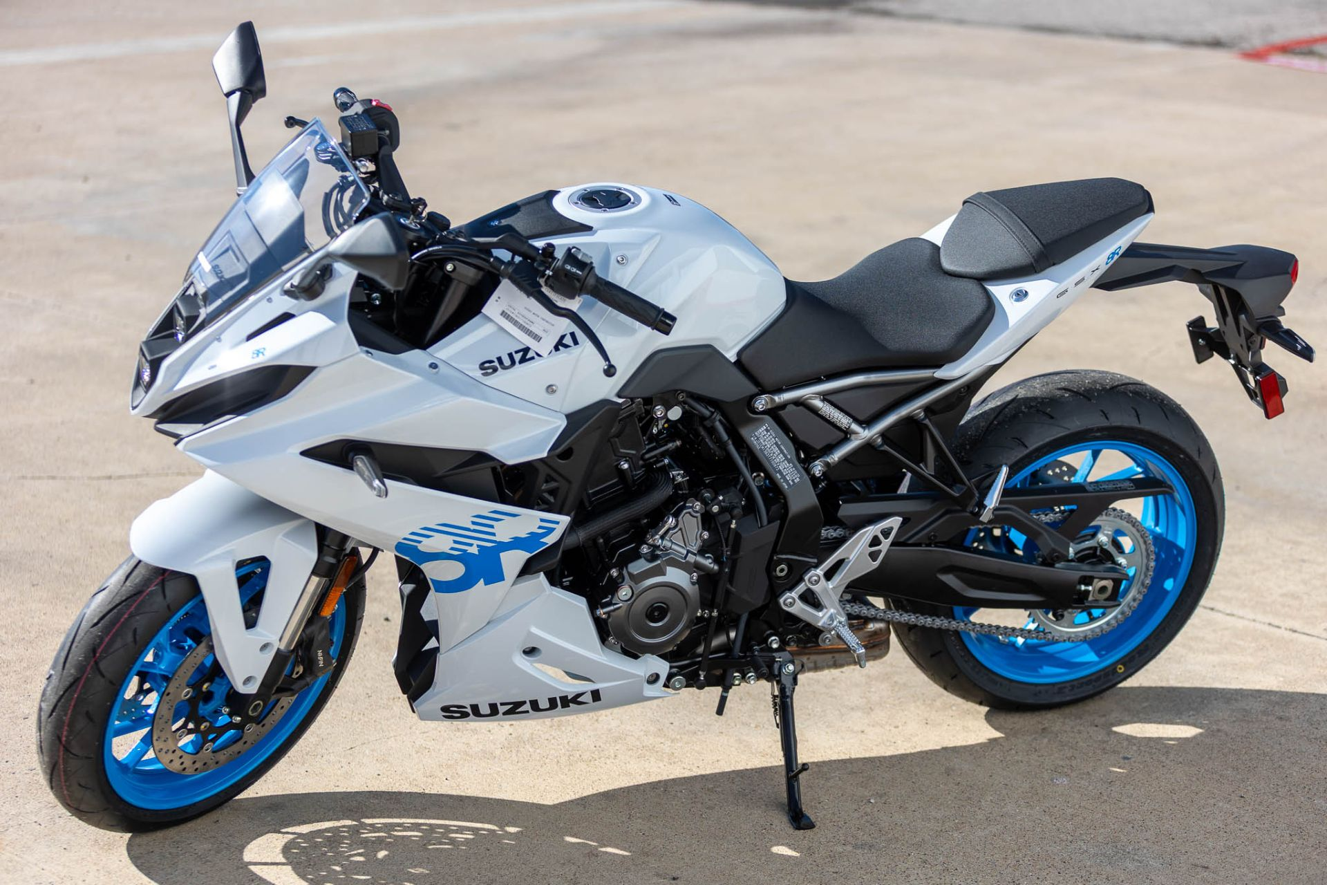 ギラ 220 スノーホワイト/ケイムラ 釣りフェス CBONE H435 New 2026 Suzuki GSX-8R Pearl Tech White