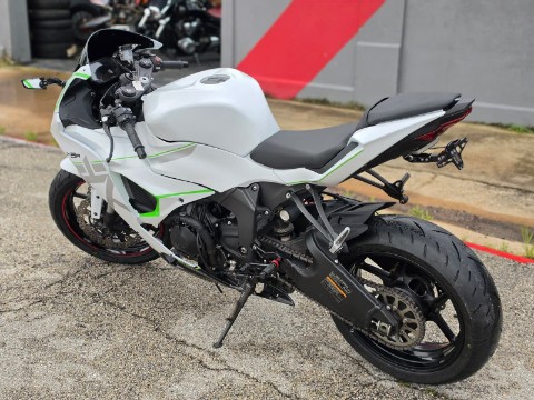 Used 2025 Kawasaki Ninja® ZX™-6R KRT Edition ABS BLACK/WHITE