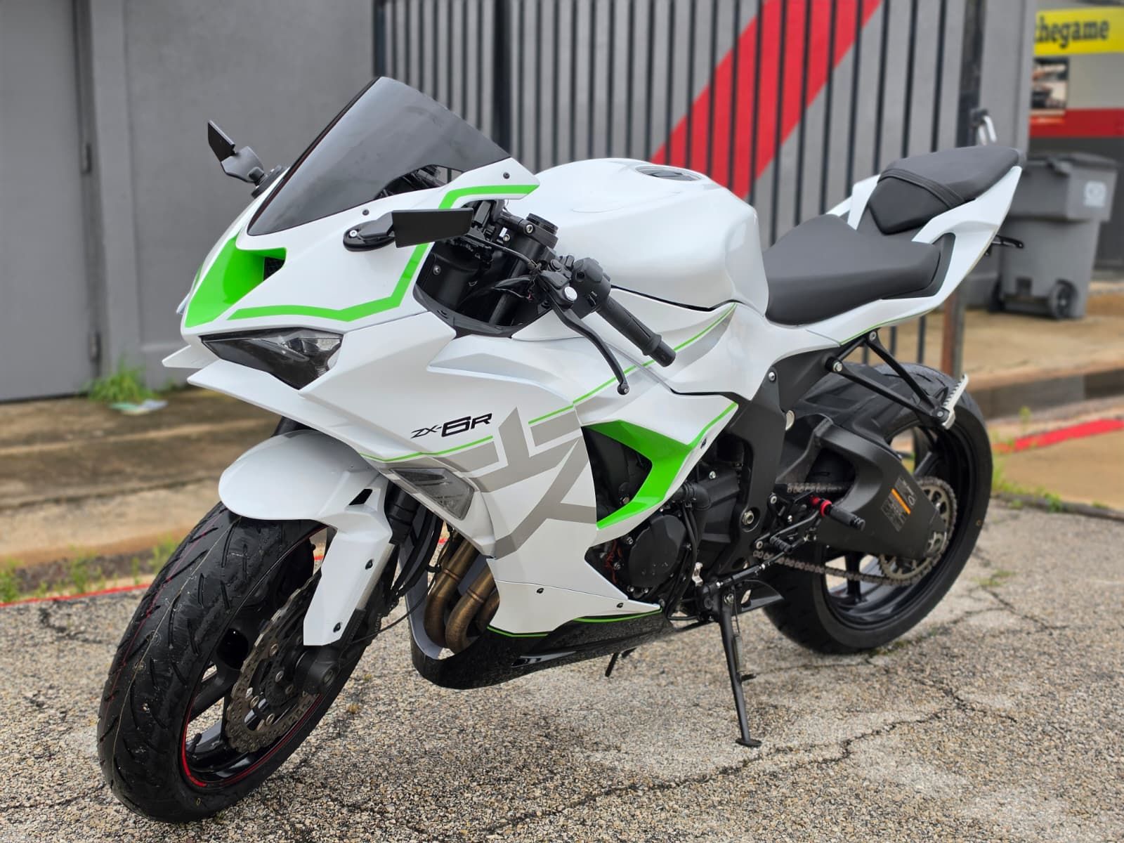 Used 2025 Kawasaki Ninja® ZX™-6R KRT Edition ABS BLACK/WHITE